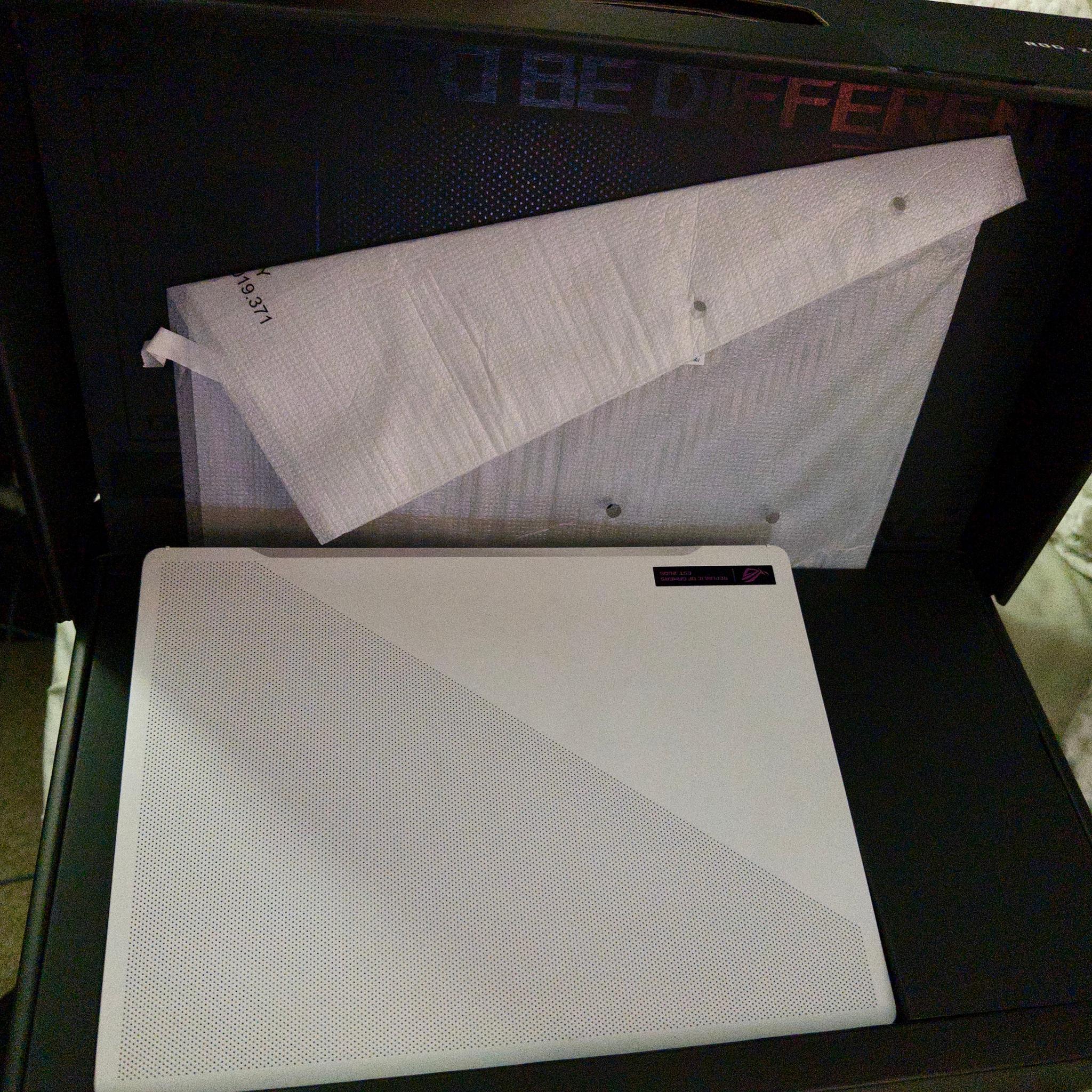 ASUS ROG Zephyrus G14 14" Gaming Laptop, Ryzen 9 6900HS, RX 6700S, 16GB RAM, 1TB SSD, White, (2022)