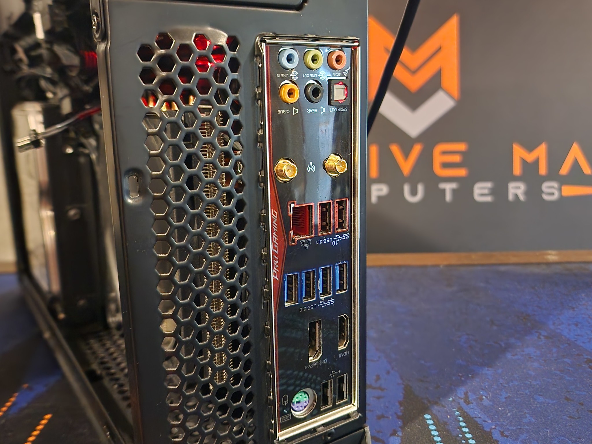 Nvidia GTX 980 Ti / i7-6700K / 16GB DDR4 RAM - Mini Gaming PC