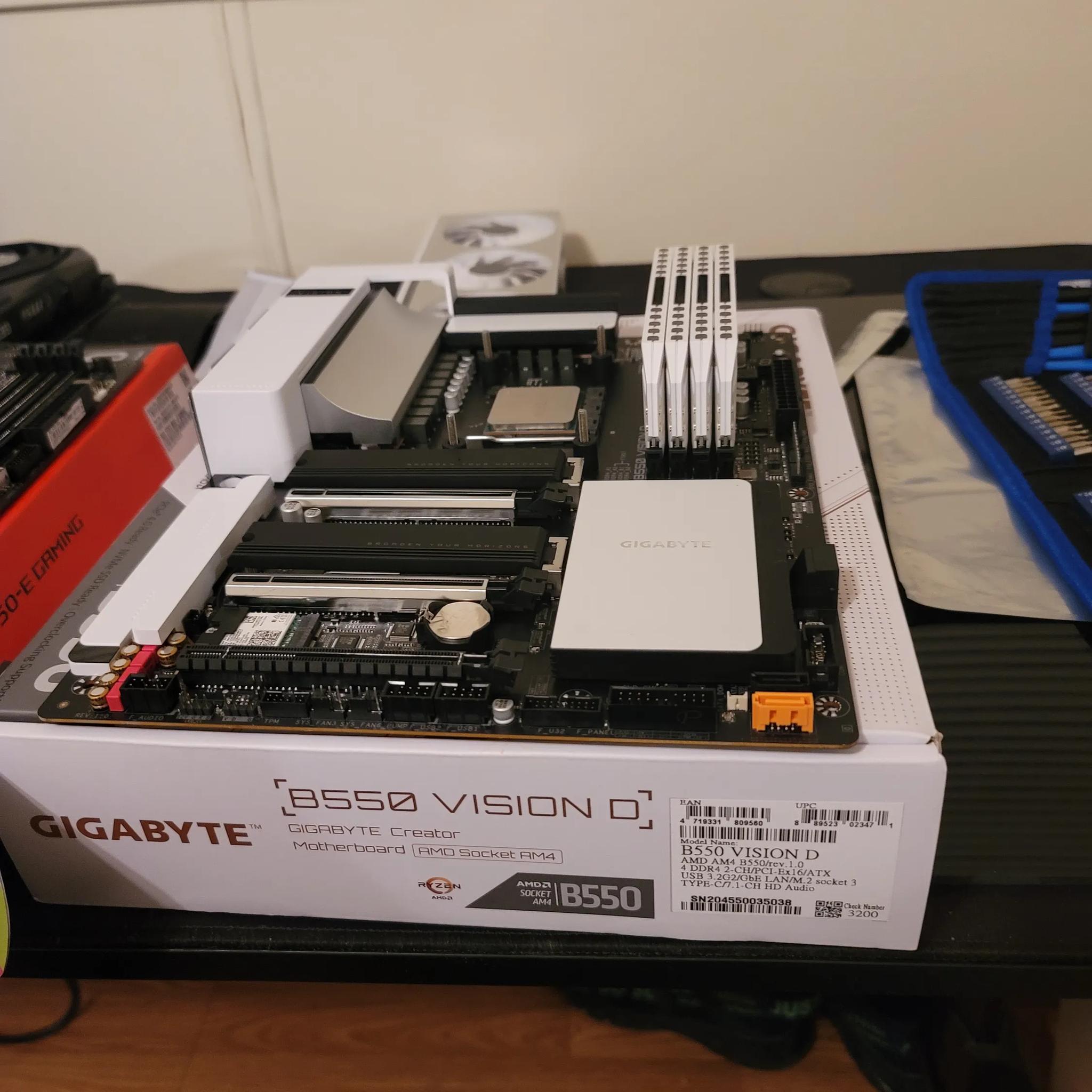 Gigabyte B550 VISION D AMD AM4 DDR4 ATX Motherboard WORKS Great