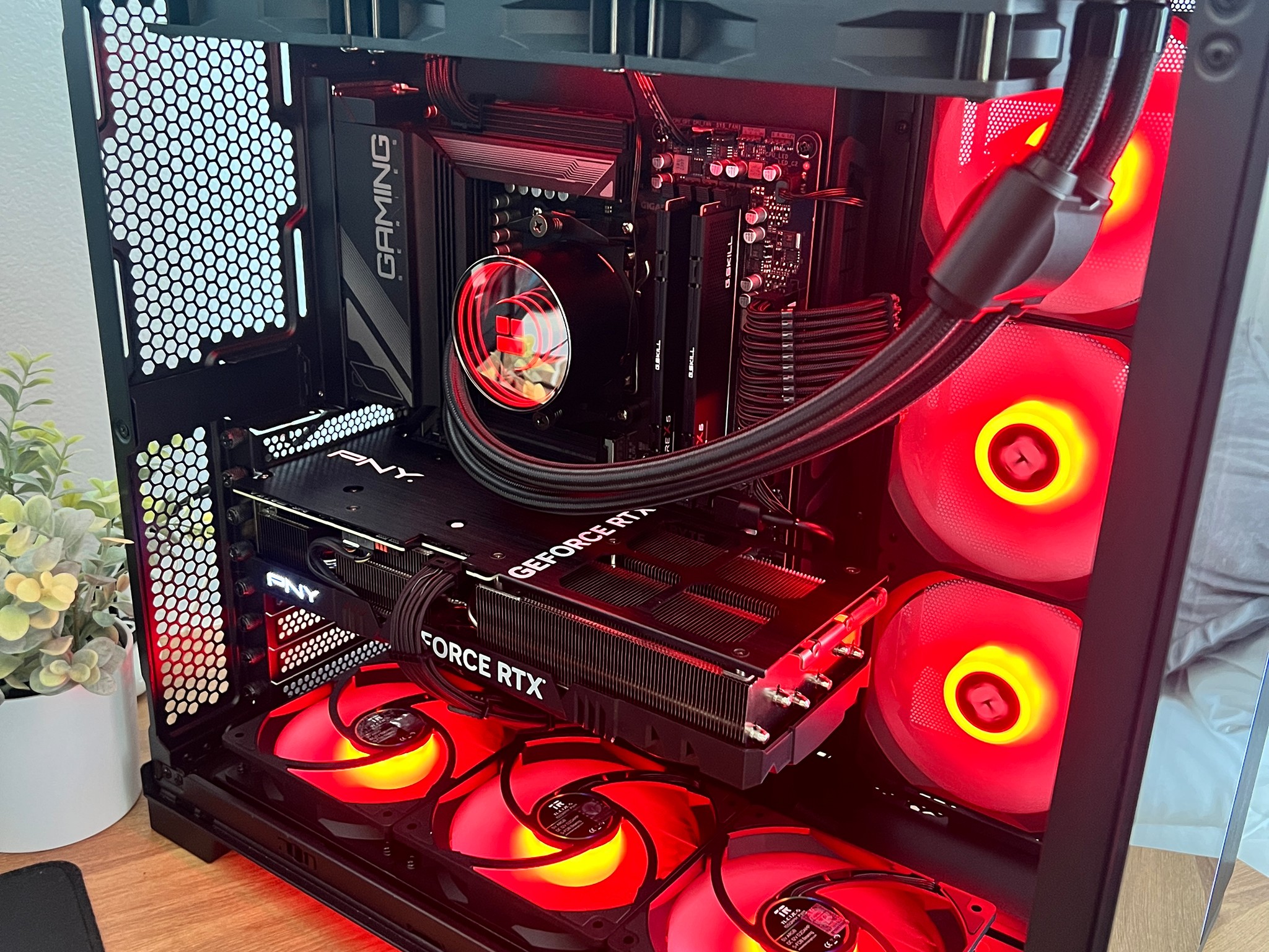 RTX 4070 TI | Ryzen 7 7700x | 32gb DDR5 | 1tb M.2 Gen4 | Gaming PC