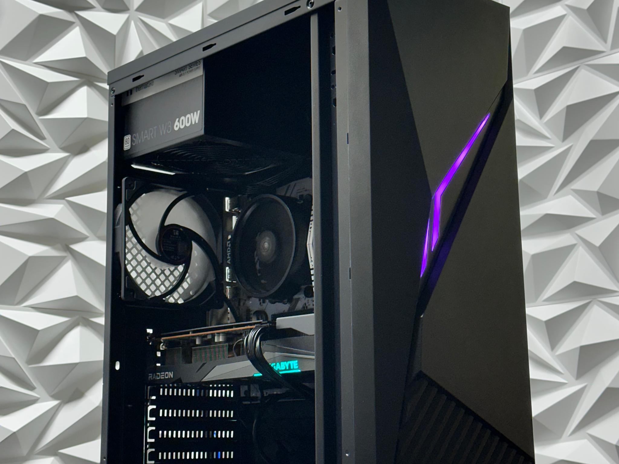 Rx 6600 XT / Ryzen 5 5500 / 16GB 3000MHz / 512GB SSD / Windows 11 Pro