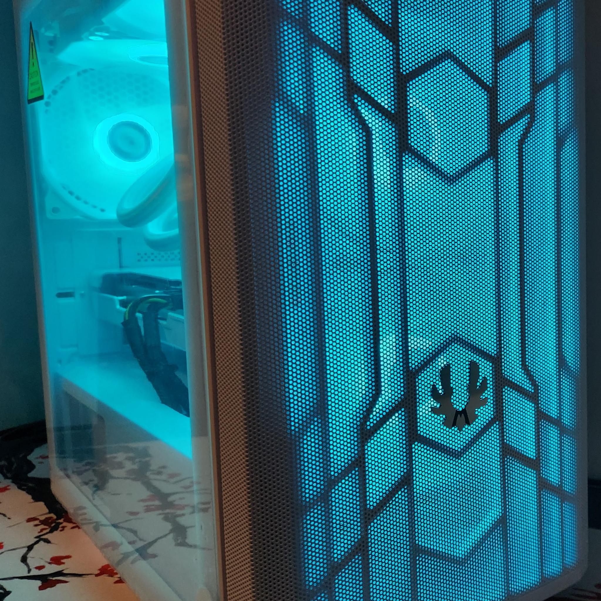 Liquid Cooled Frosty RIG Ryzen 5 / 32GB / 1TB SSD / RX 6600