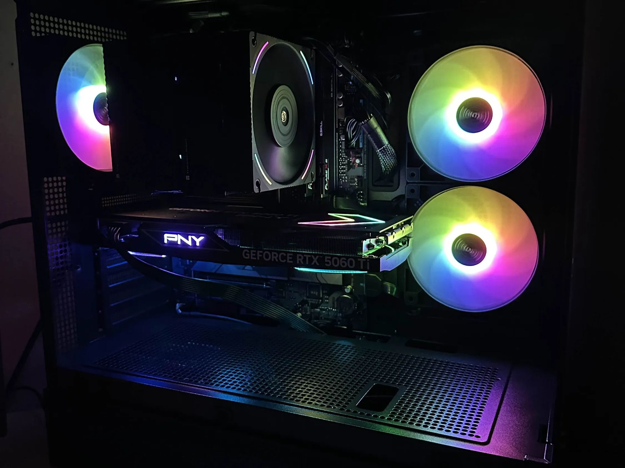 Ryzen 7 7700x | 5060 Ti 16gb | 32GB DDR5 - Gaming PC