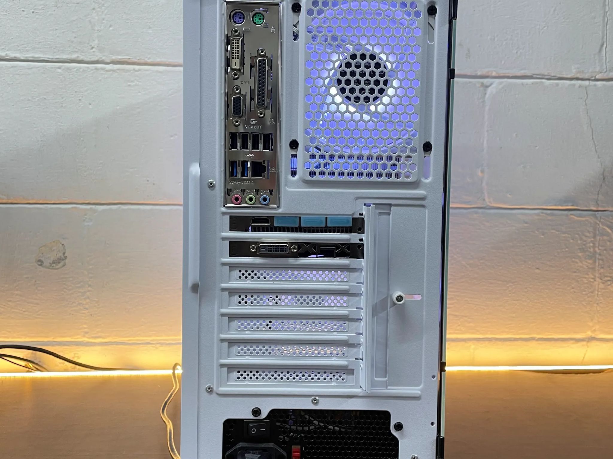 Frosty Gaming PC | Intel i7 / AMD RX580 / 8GB / 1.1TB Win 11 Pro + Wi-Fi