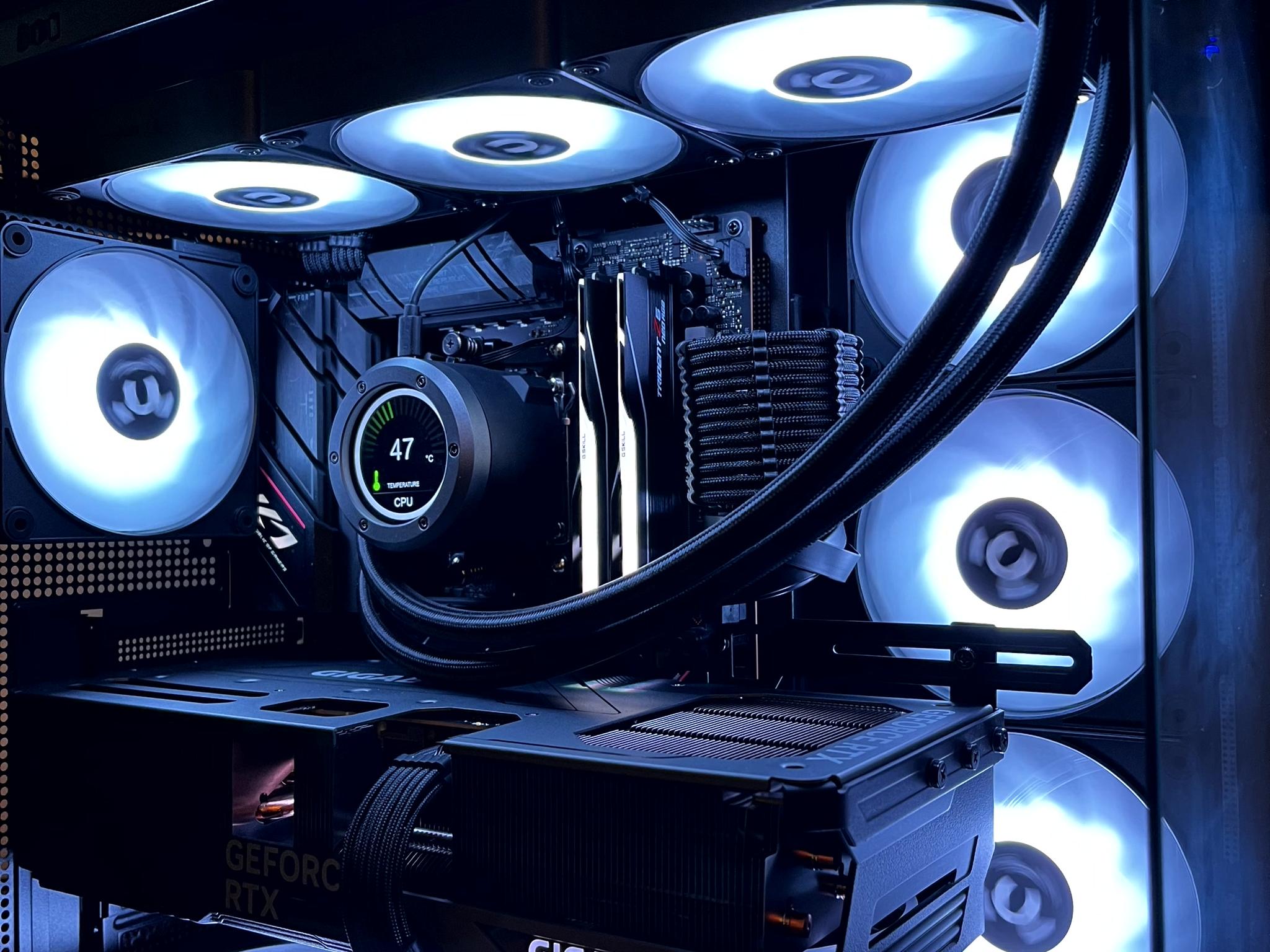 "THE CUBE" - RTX 4080 SUPER OC | Ryzen 7 7800X3D | 32GB CL 32 @6400 MT/s | 4TB | 1000W Platinum