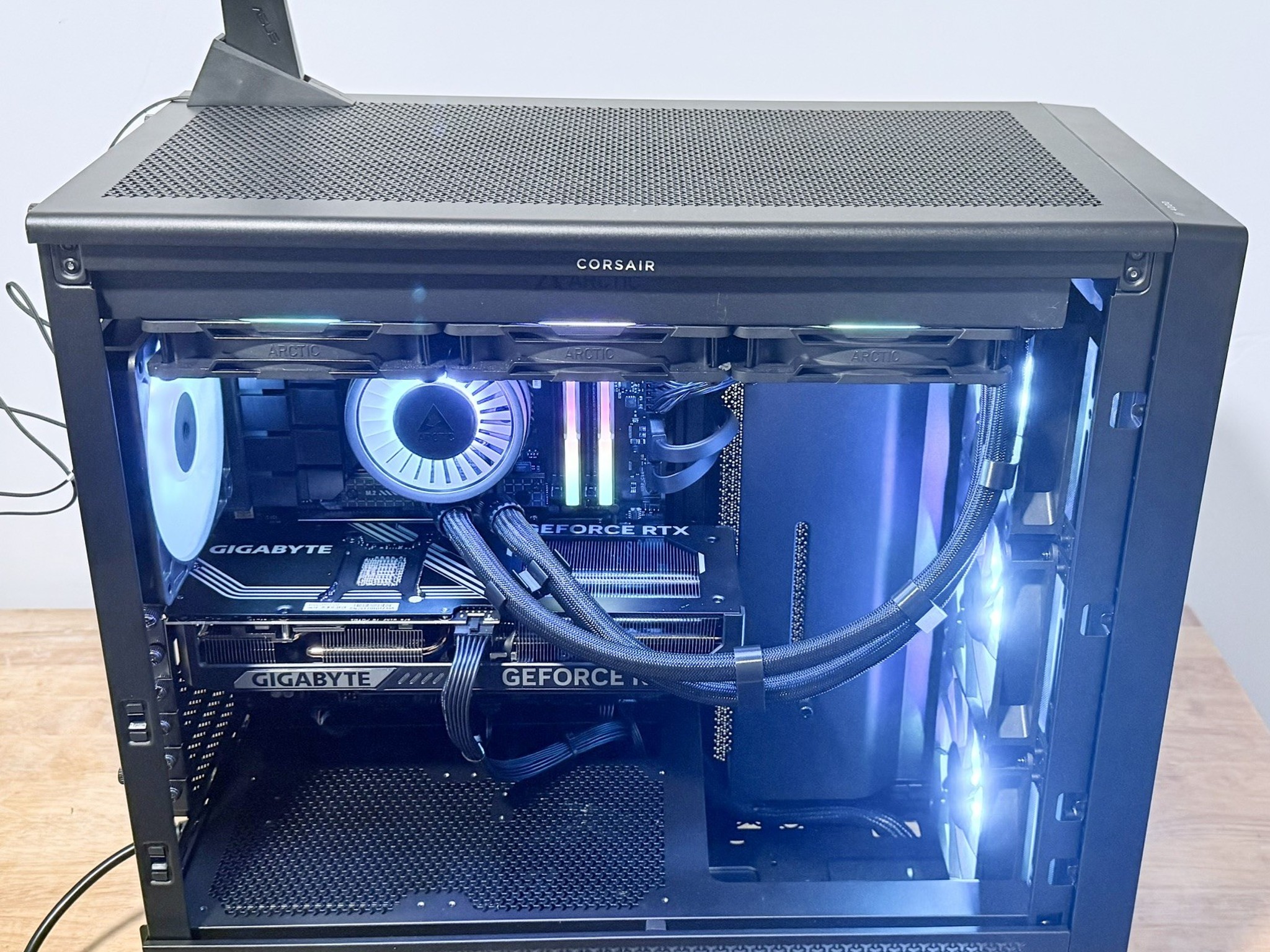 Corsair 4000D RTX 5070 OC 12GB