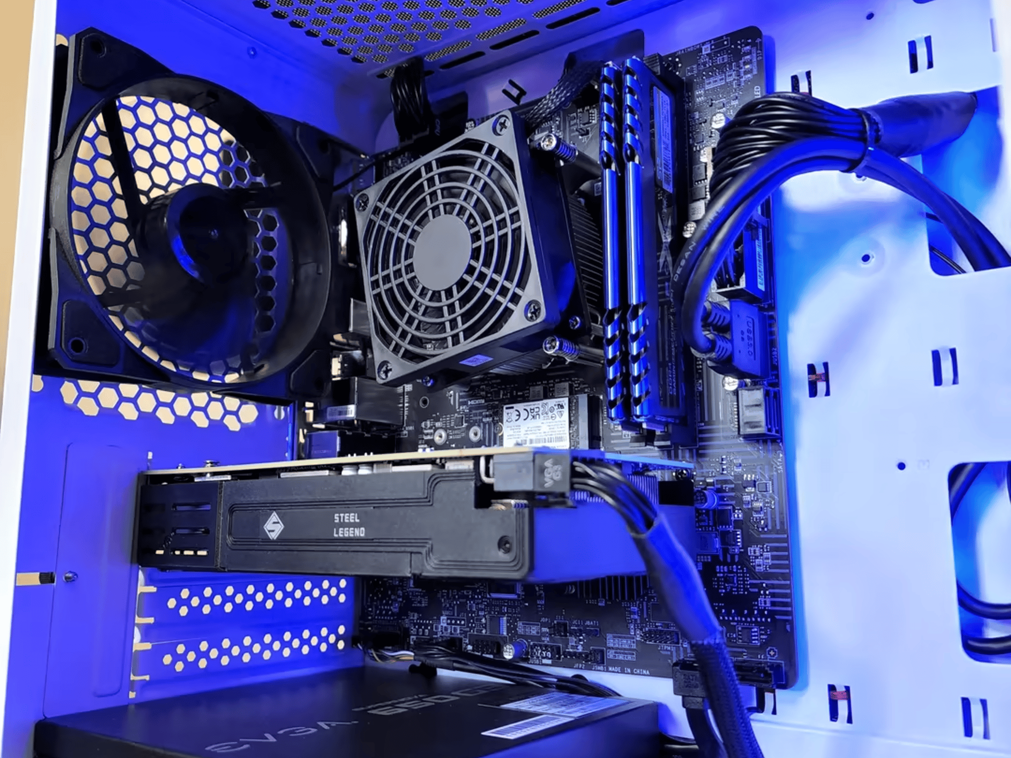 Intel Core i3 10100F // AMD Radeon RX5500 4GB // Silicon Power 16GB 3200MHz