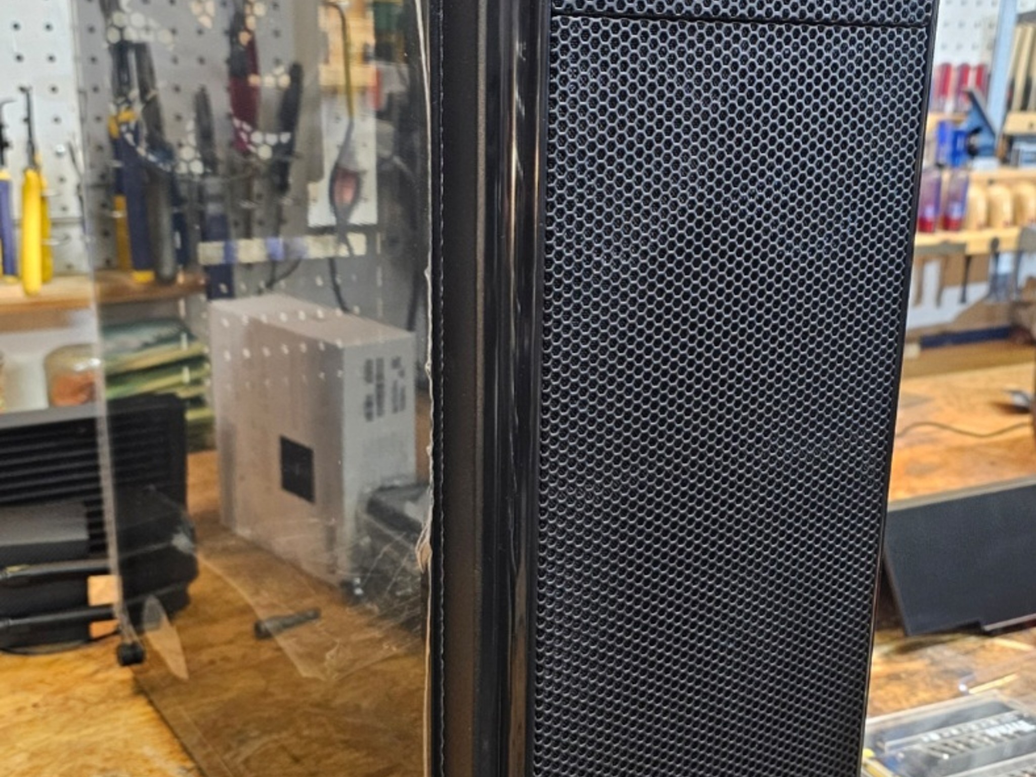 Cougar Glass Window Midi Tower