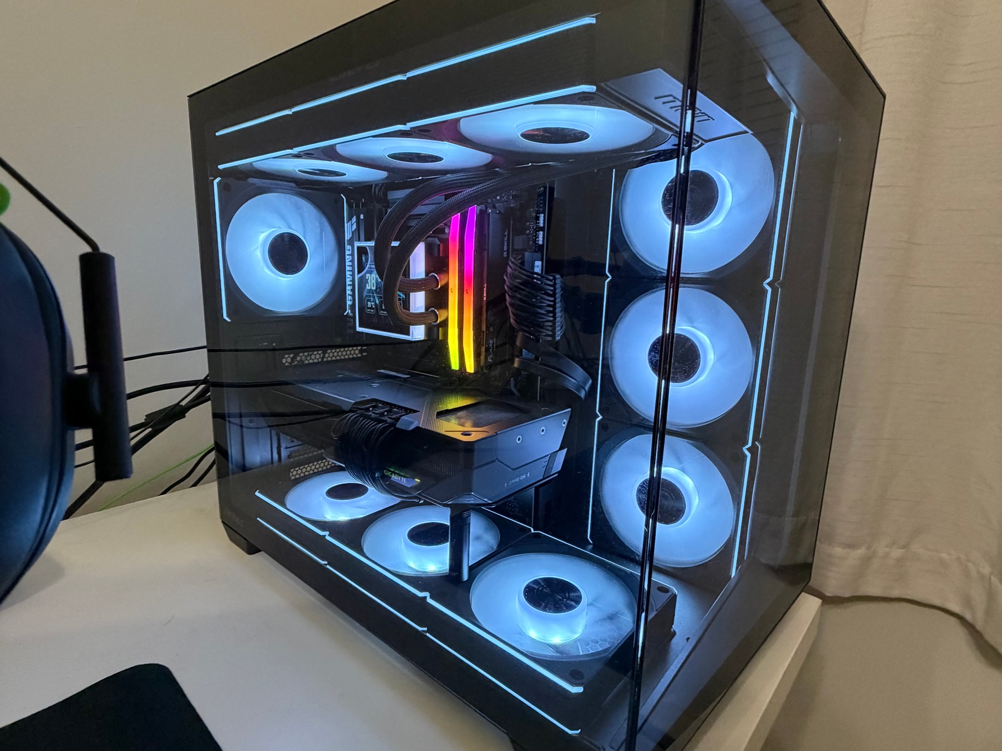 9070 XT Custom Gaming PC - Ryzen 7 7800X3D, 32GB RAM