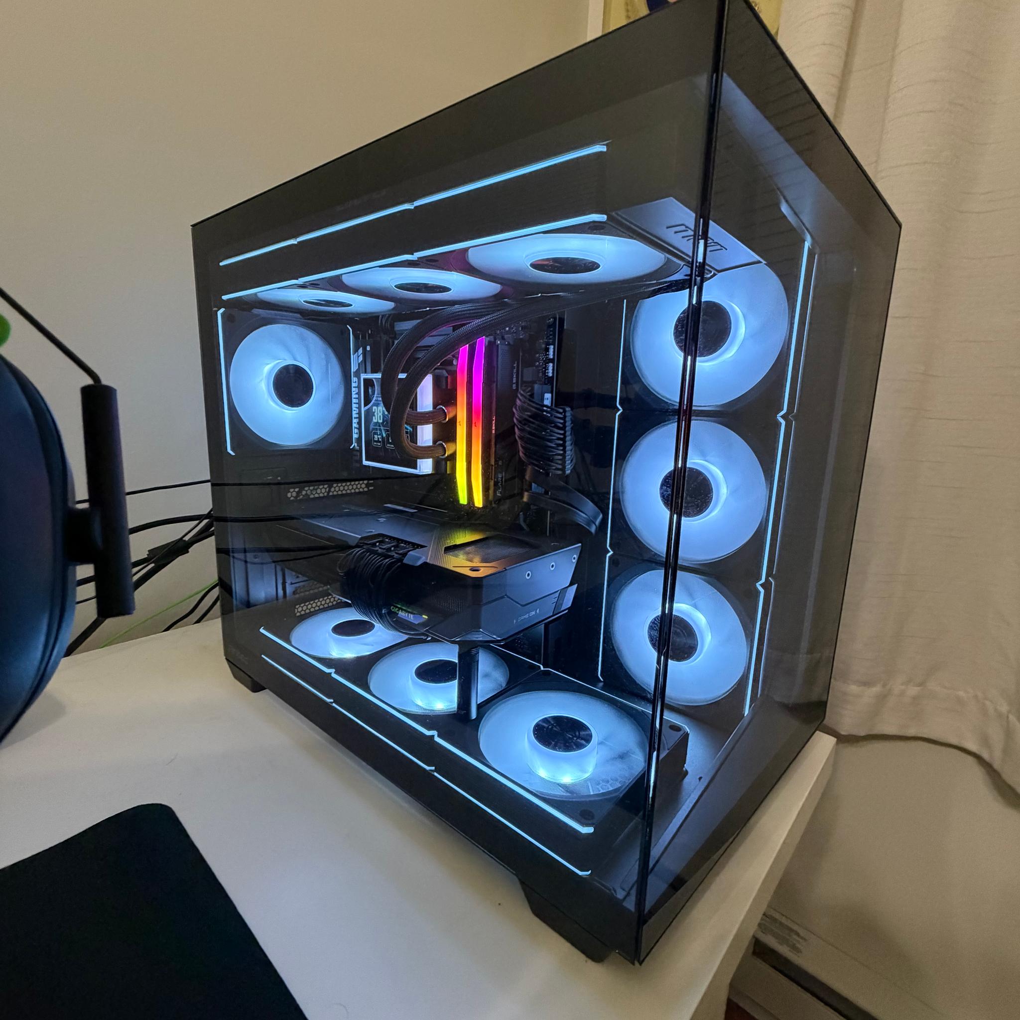 9070 XT Custom Gaming PC - Ryzen 7 7800X3D, 32GB RAM