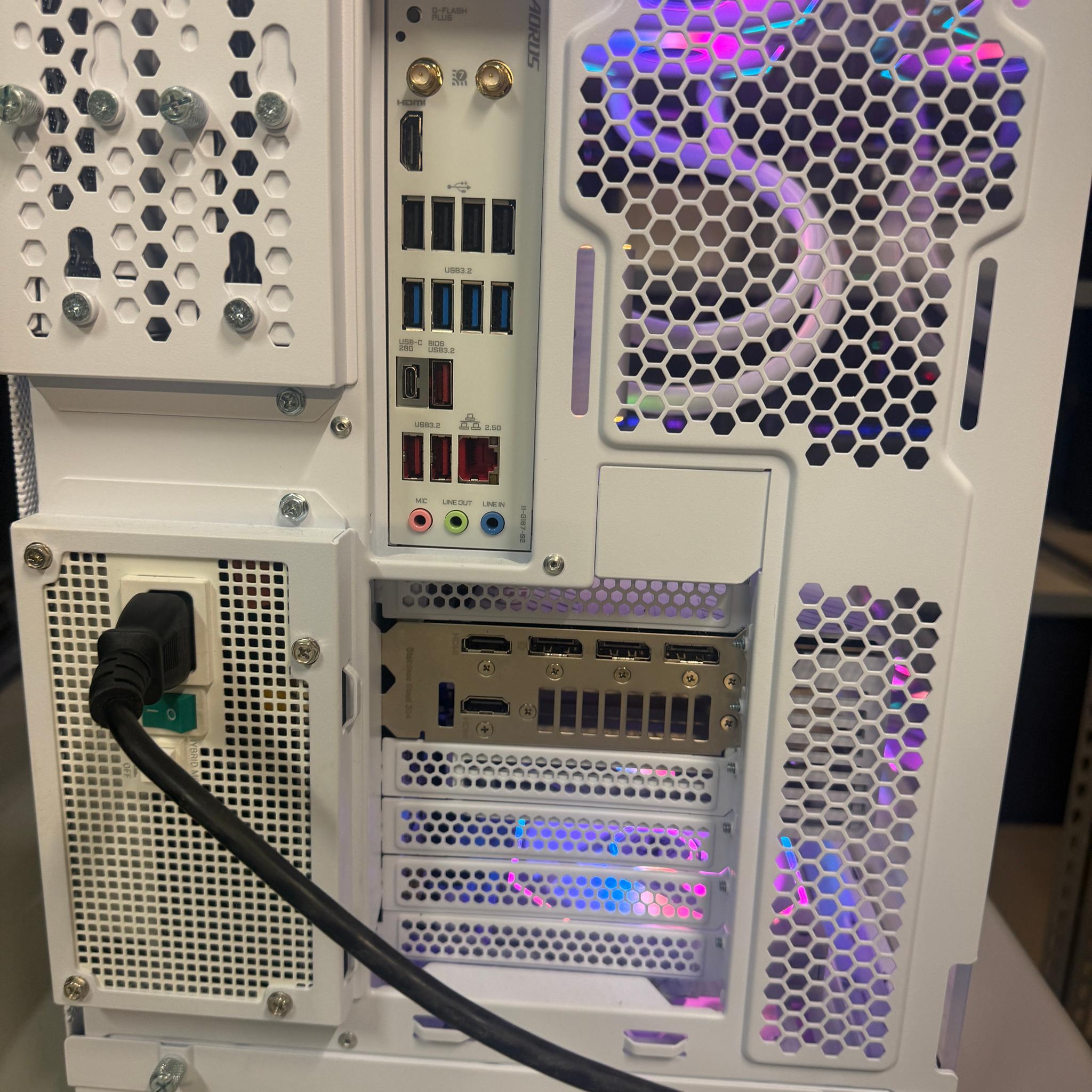 White RTX 4090 Gaming PC | Ryzen 9 7950X3D | 32GB DDR5 | 2TB SSD