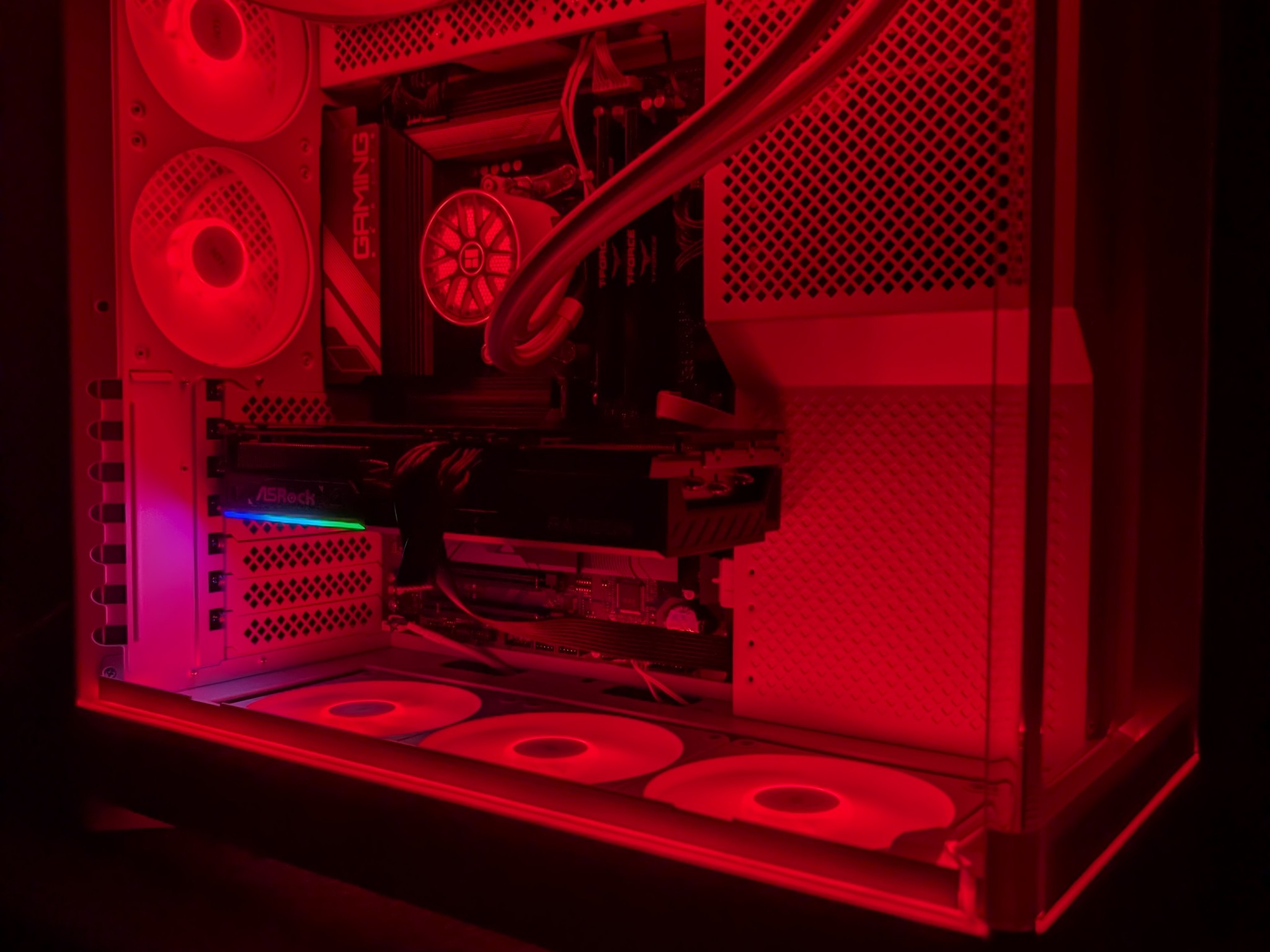 Gaming PC RX 9070-Ryzen 5 9600x-32 GB DDR5 6000-1 TB NVME mostly new