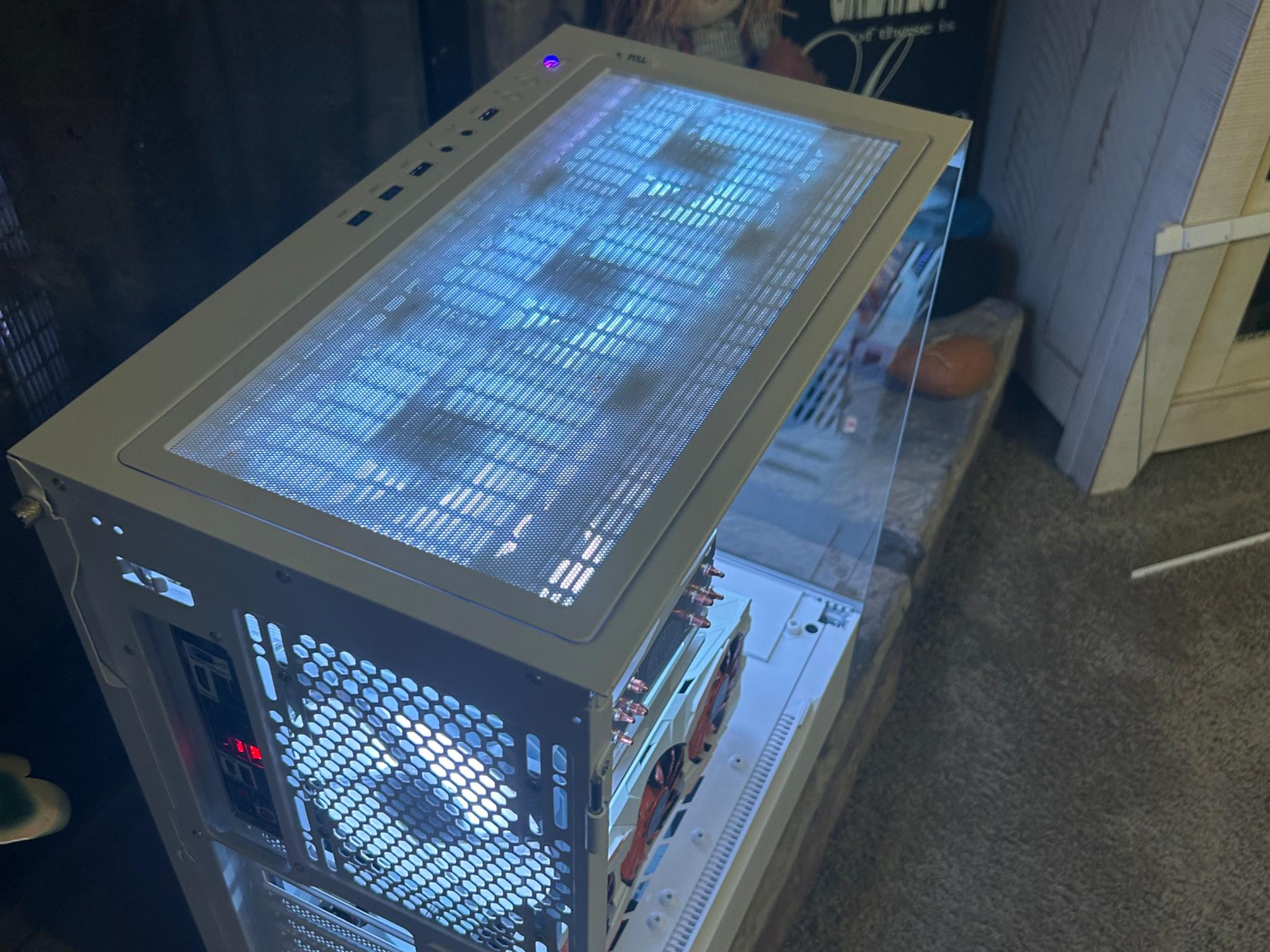 ALL WHITE! 1080 ti, 3500x, 16gb, 1TB ssd all white gaming pc