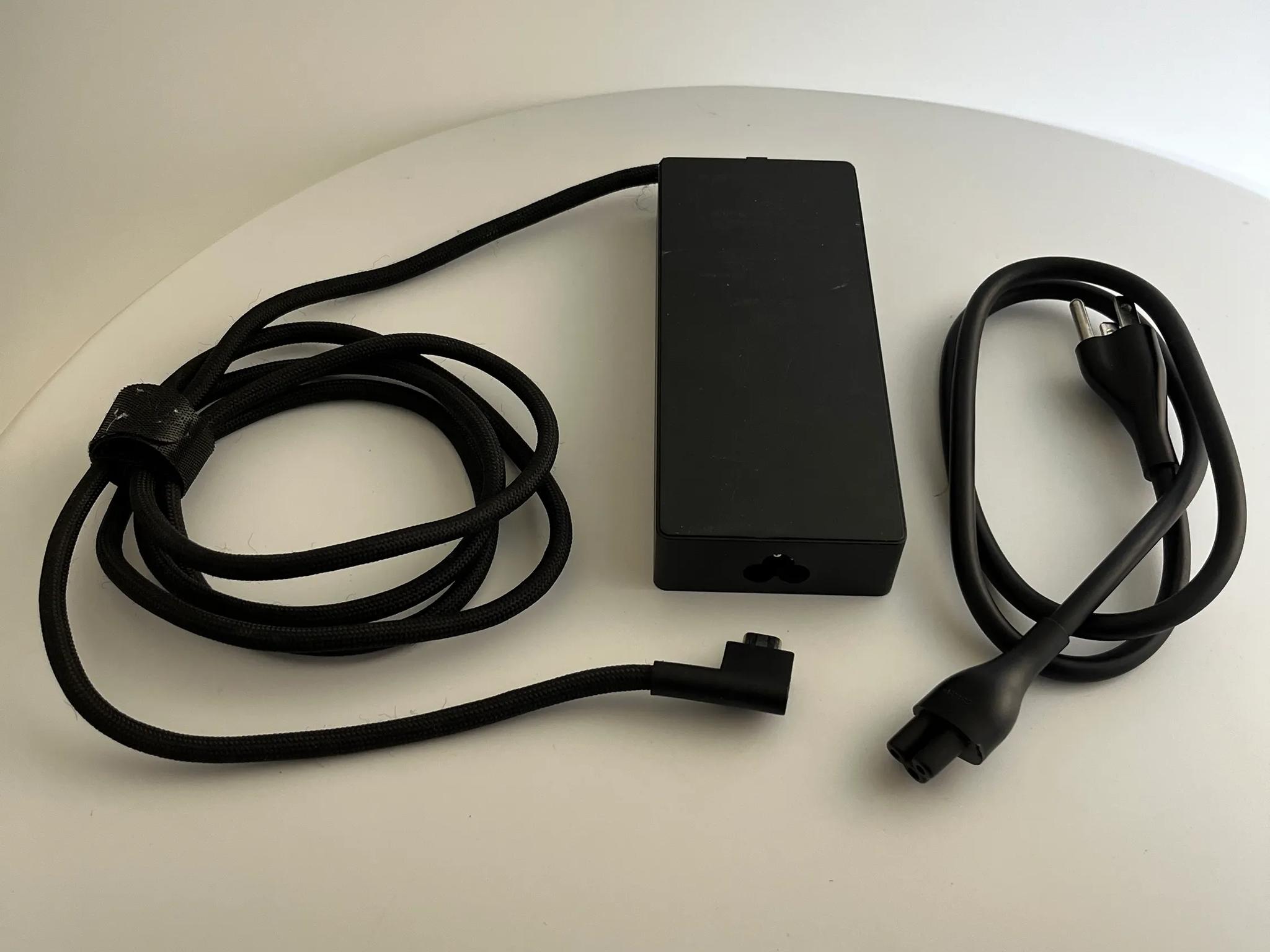 Razer Blade 15 (Mid-2019 Base Model), Core i7 9th Gen, GTX 1660 Ti, 16GB RAM, 1TB SSD + 1TB HDD