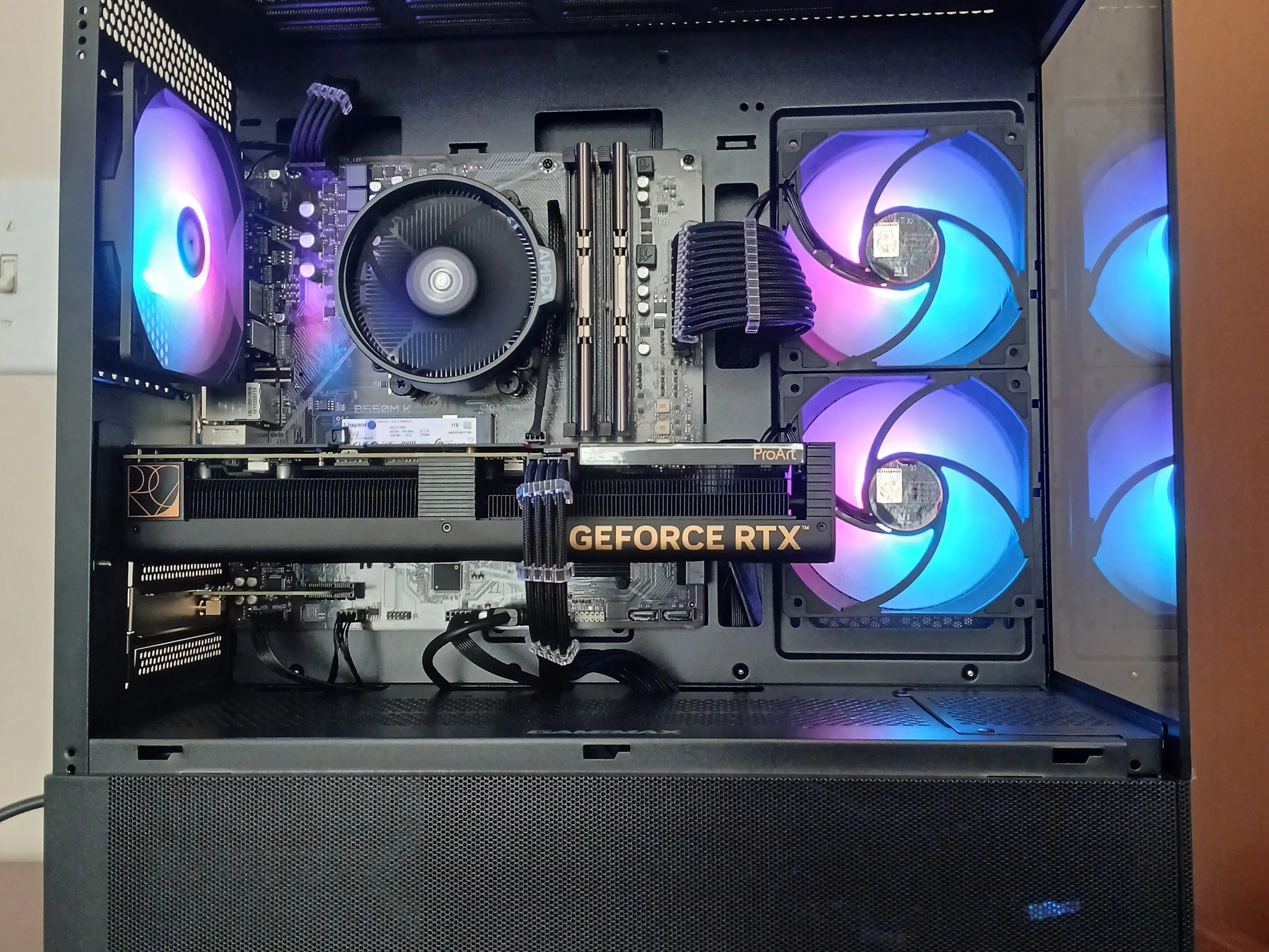RTX 4060 | Ryzen 5 5600X | 16GB DDR4 RAM