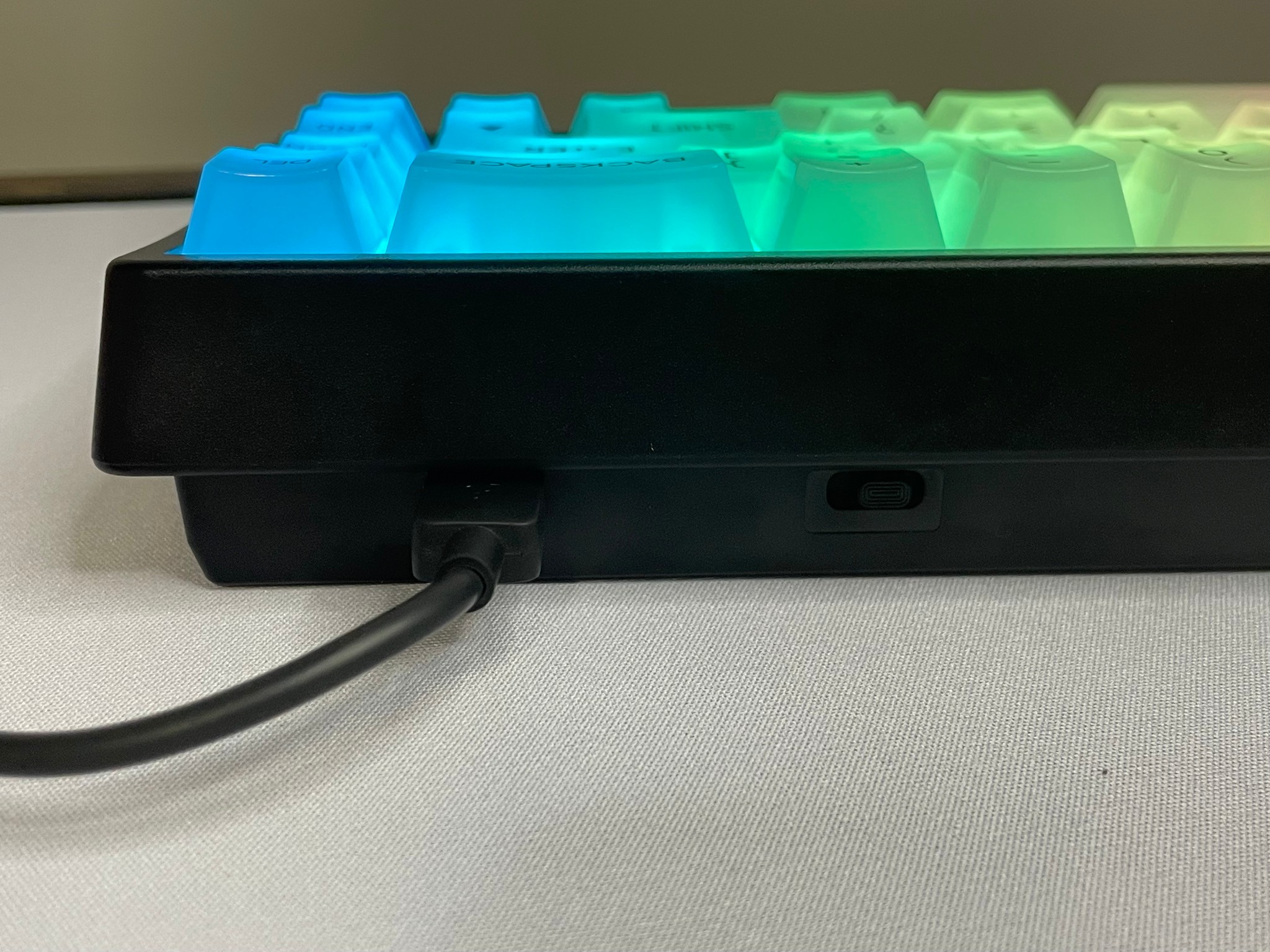 M67 Mechanical Gaming Keyboard - Clear Keycaps with Thocky Switches