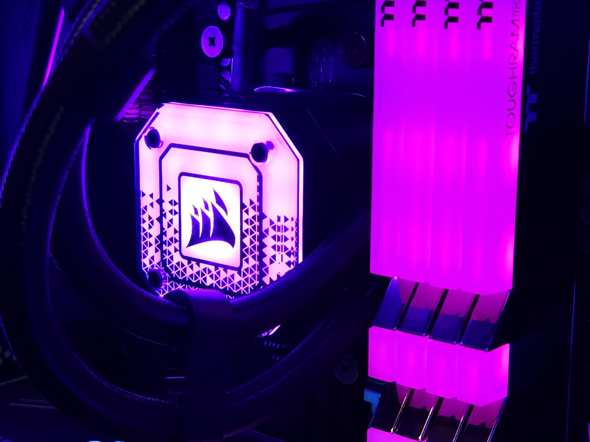 🌊 RTX 3080 TI 12 GB | Ryzen 7 5800X | 32GB DDR4 4000MTs | 2 TB NVME | WIFI + BT | AIO