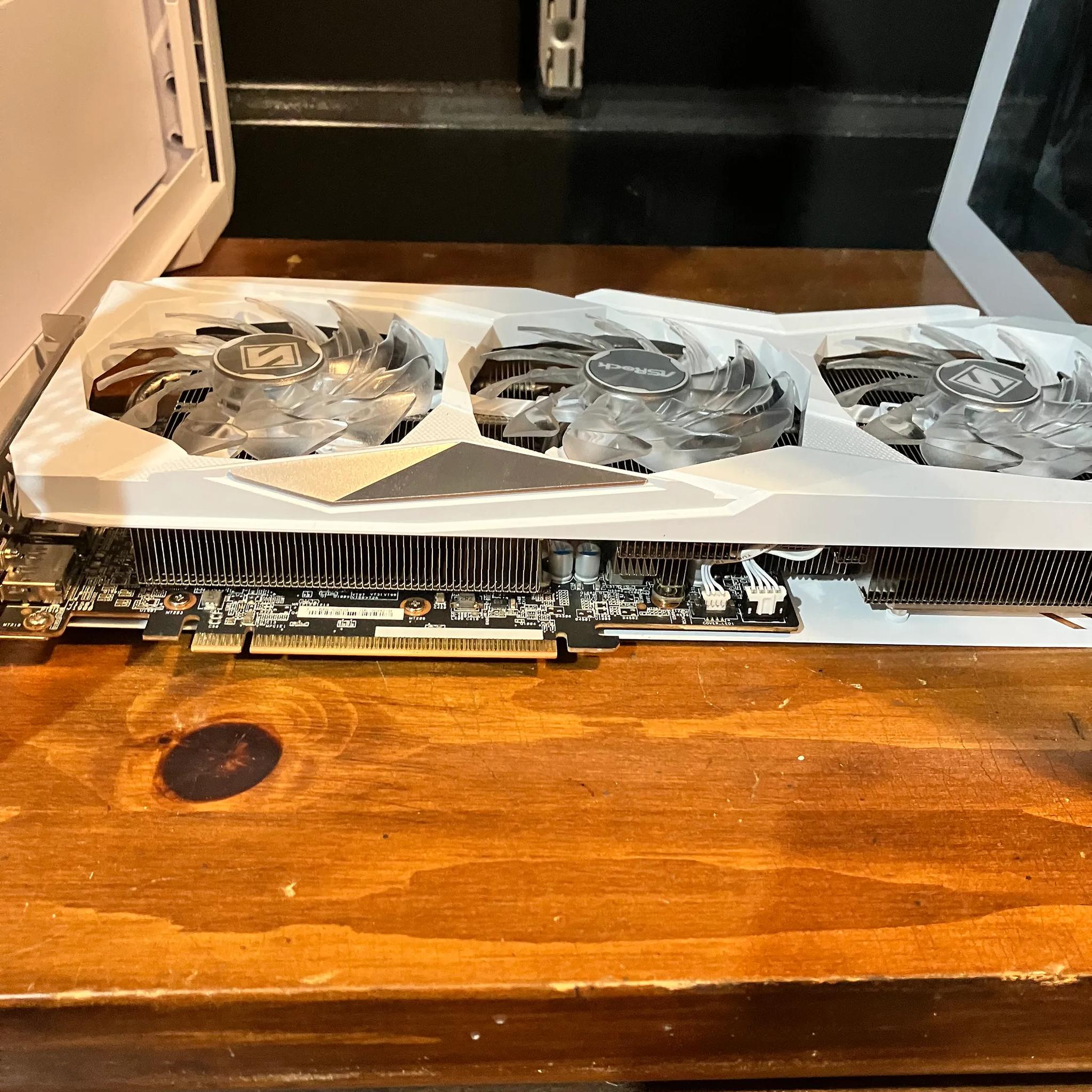 AMD Radeon ASRock RX 7600 8GB White W/RGB Fans