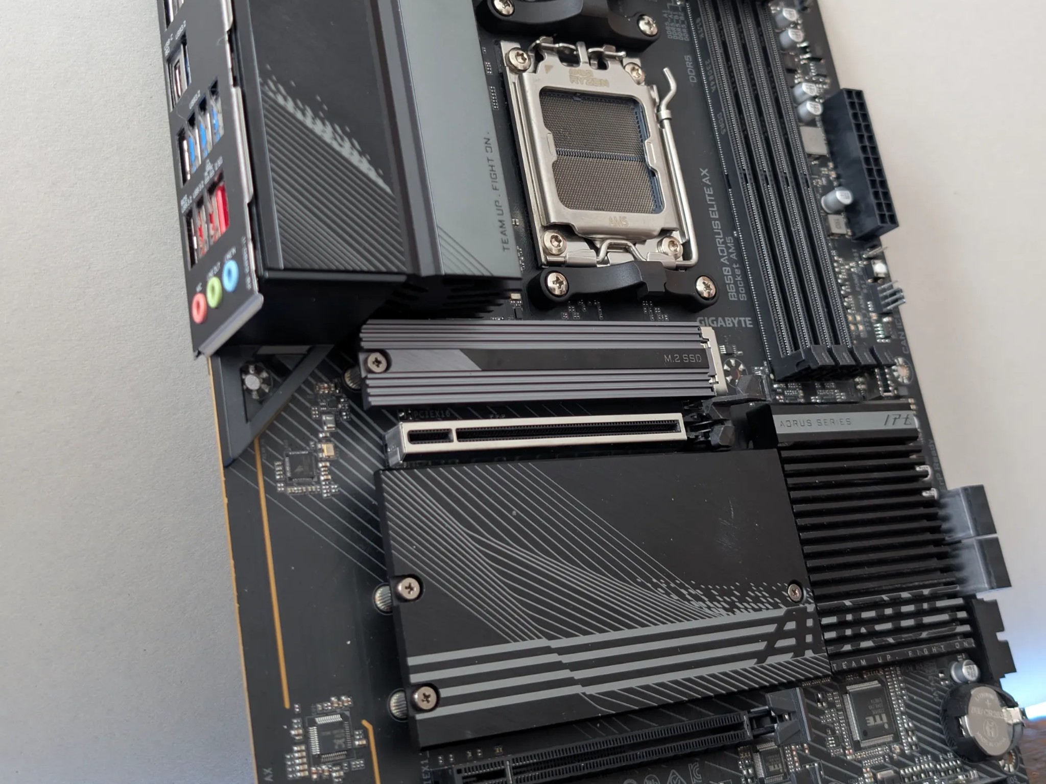 GIGABYTE B650 AORUS ELITE AX AM5 ATX AMD Motherboard