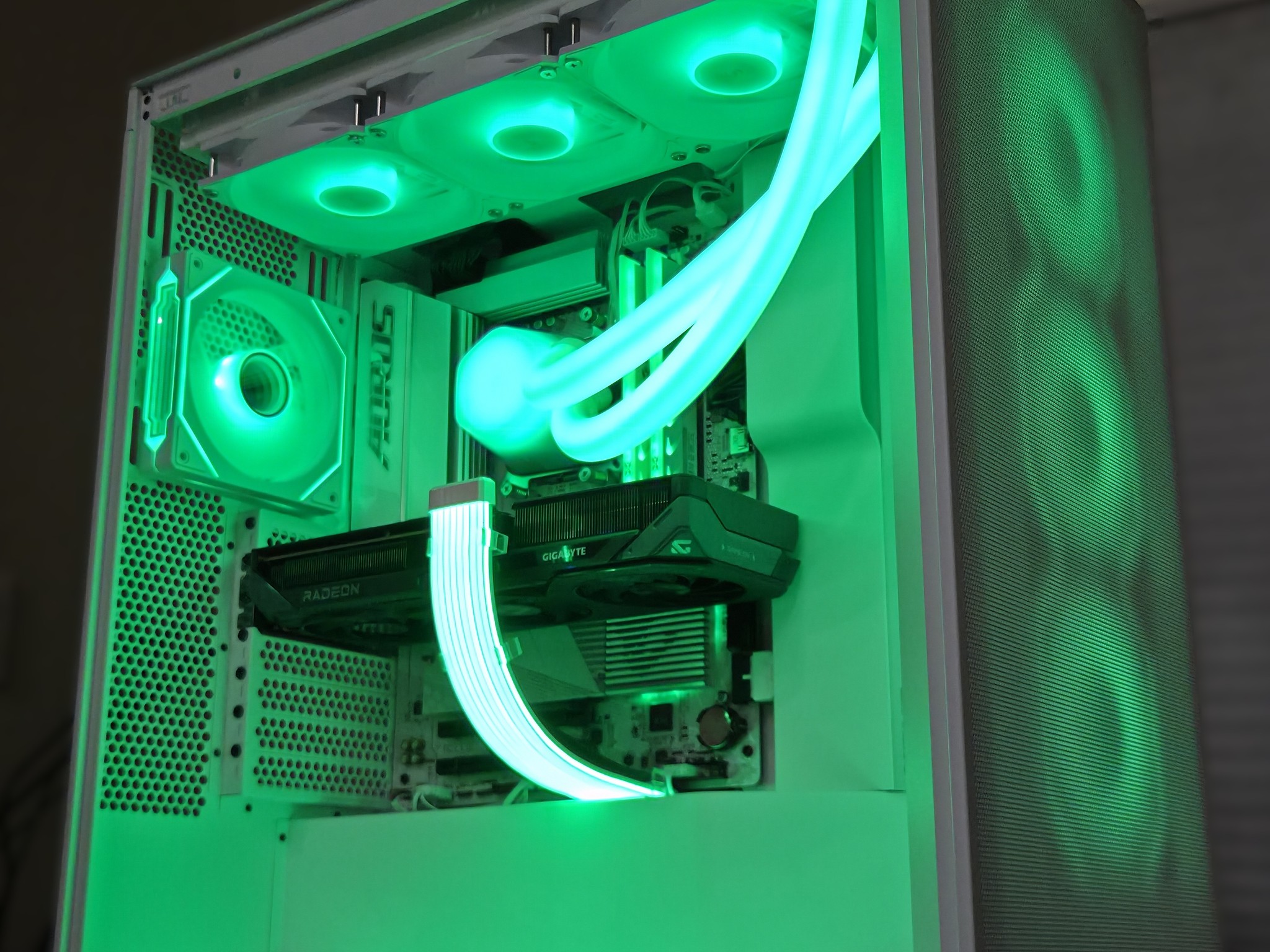 Cookies N’ Cream!🥛 7600X | 9060XT 16GB | 32GB DDR5 | 1TB Gen4 NVMe