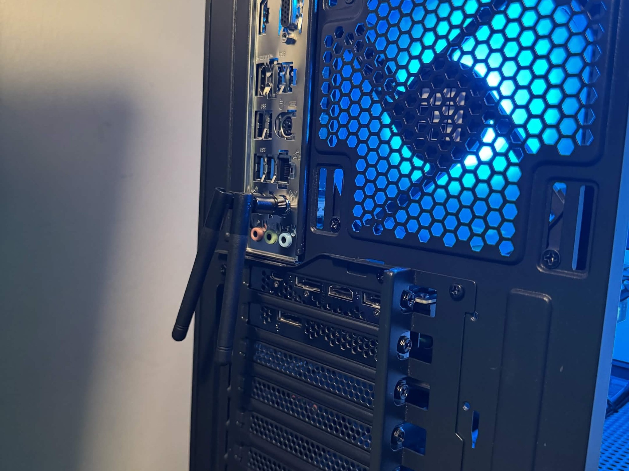 "Value King" Fishtank 1080p Gaming PC - Ryzen 5 5500 | RTX 2070 Super | 16GB DDR4 3200 | WiFi & BT