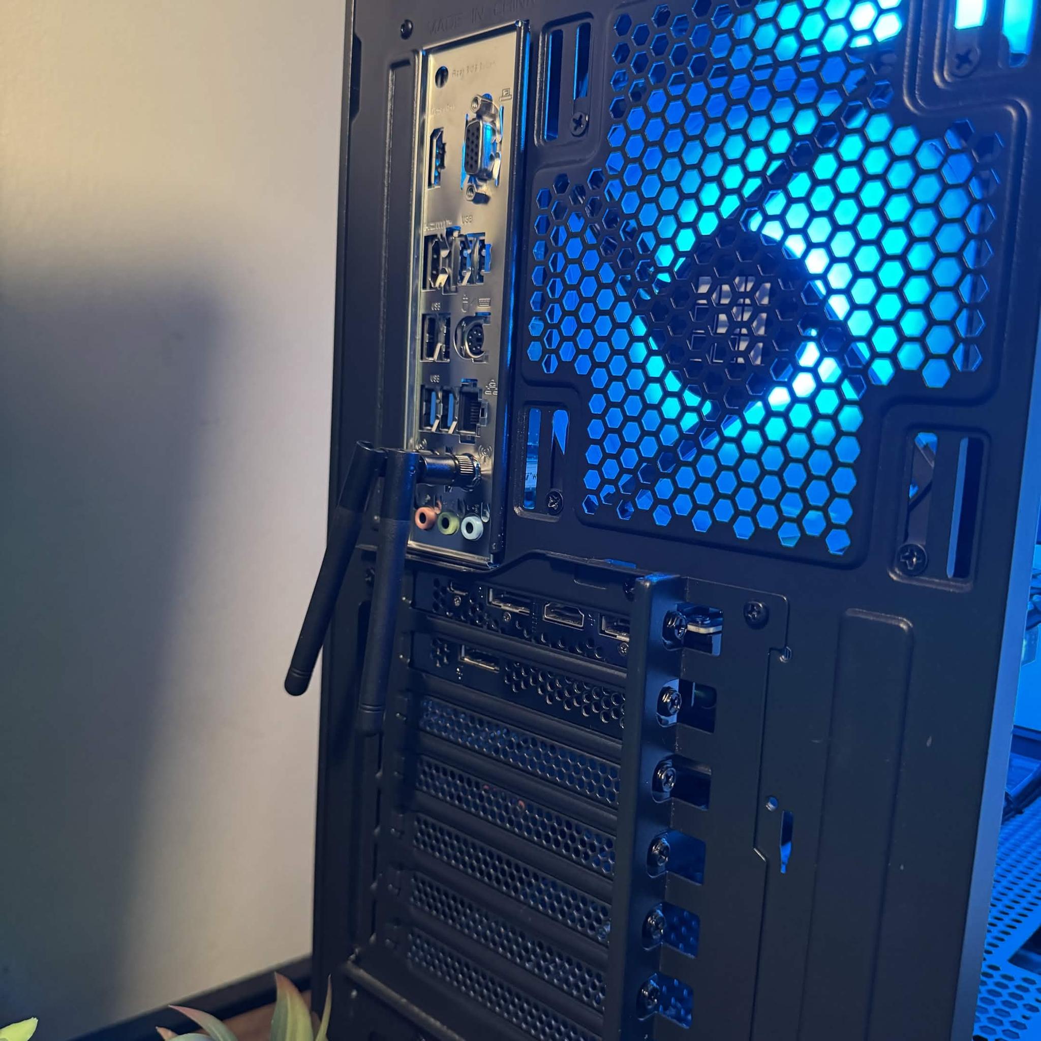"Value King" Fishtank 1080p Gaming PC - Ryzen 5 5500 | RTX 2070 Super | 16GB DDR4 3200 | WiFi & BT