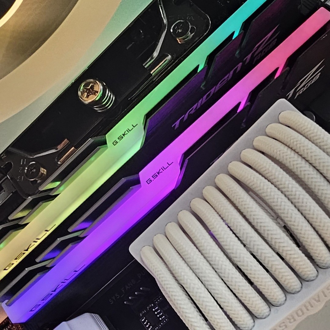 16GB DDR4 (2x8GB) CL18 3600MT/s G.Skill Trident Z RGB | Jawa