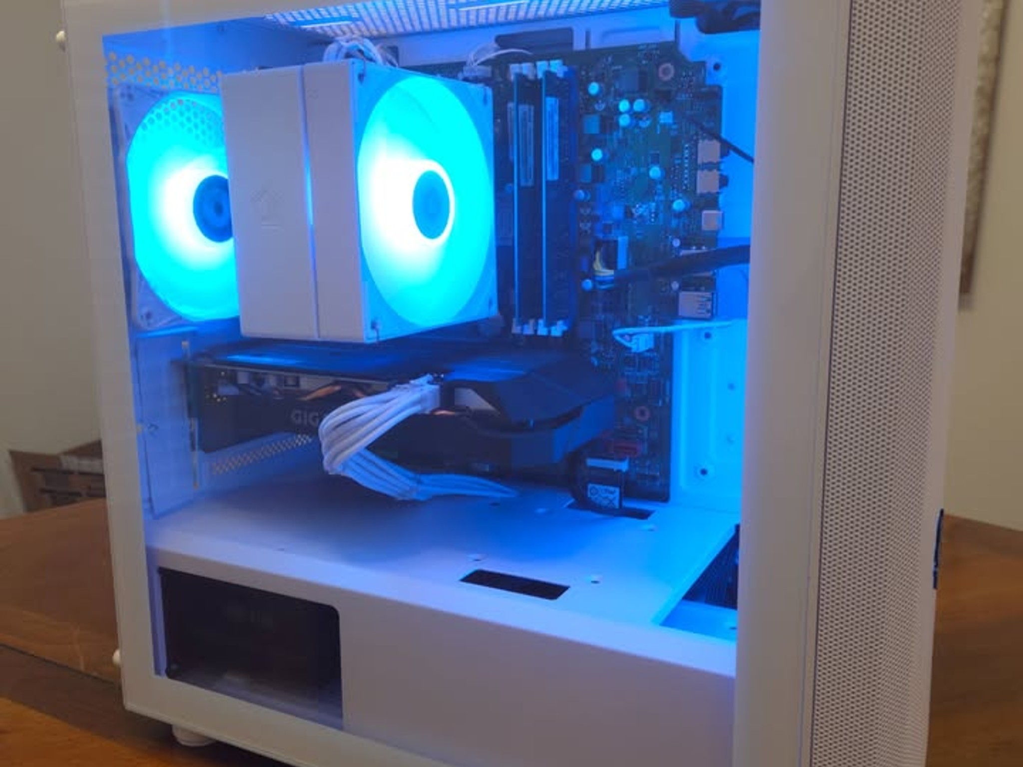 Custom White Gaming PC – i7-10700 / RTX 2060 – Fully Tested