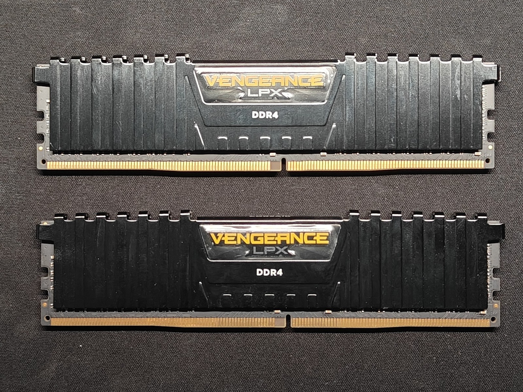 CORSAIR VENGEANCE LPX 32GB (2x16GB) DDR4 3200MHz CL16 Dual-Channel RAM Kit