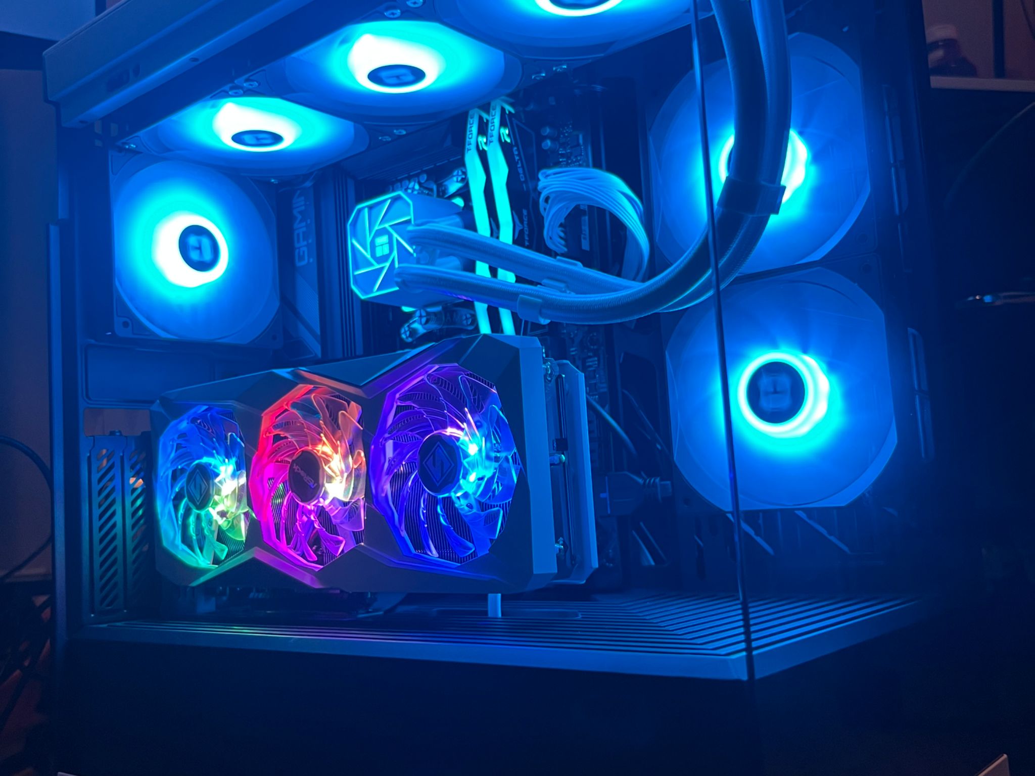 Panda [Ryzen 5 7600X/Radeon 7600XT/2TB NVMe/850W PSU/Win 11 Pro]