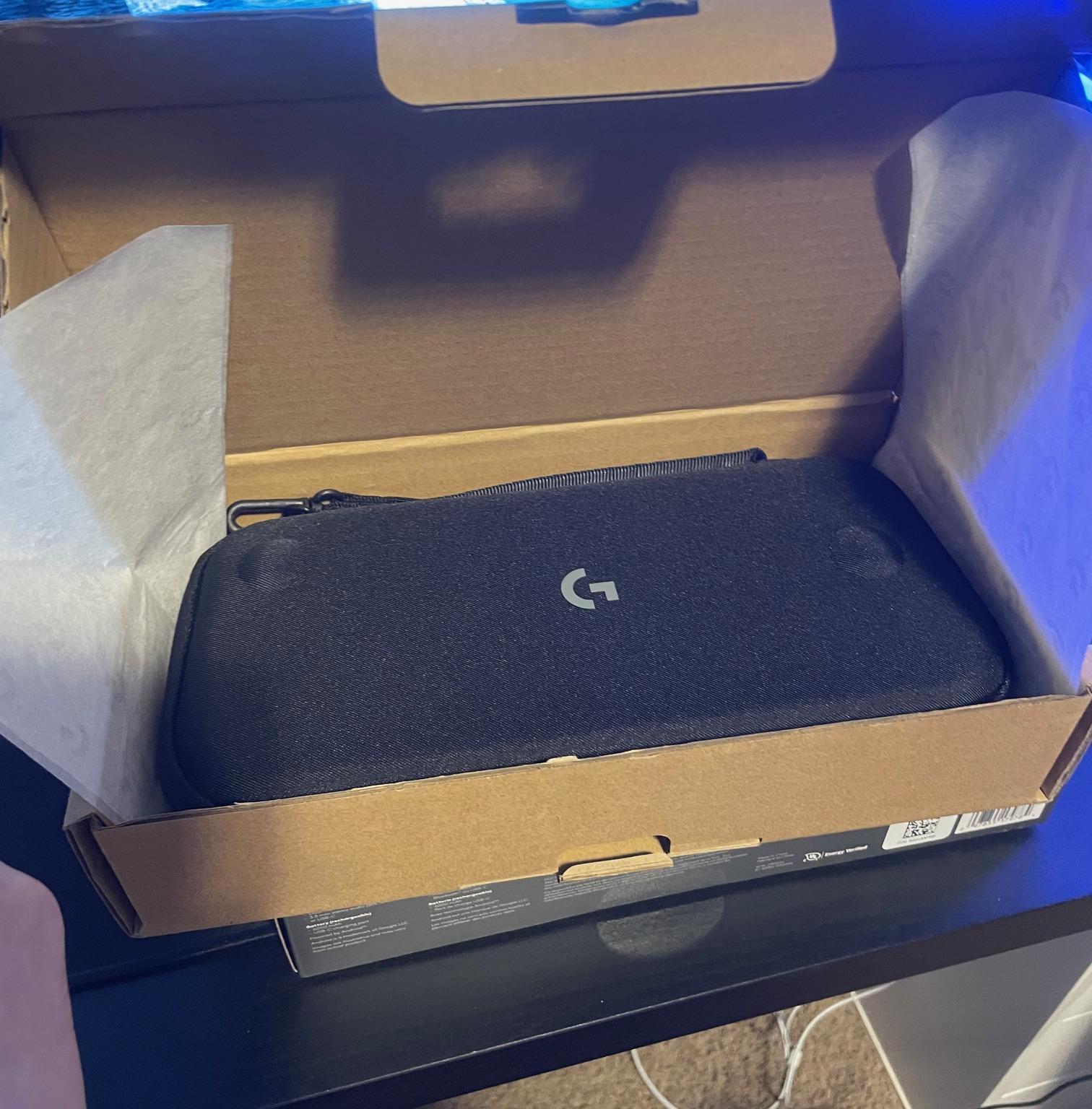 Logitech G Cloud Gaming Handheld (FREE CASE)