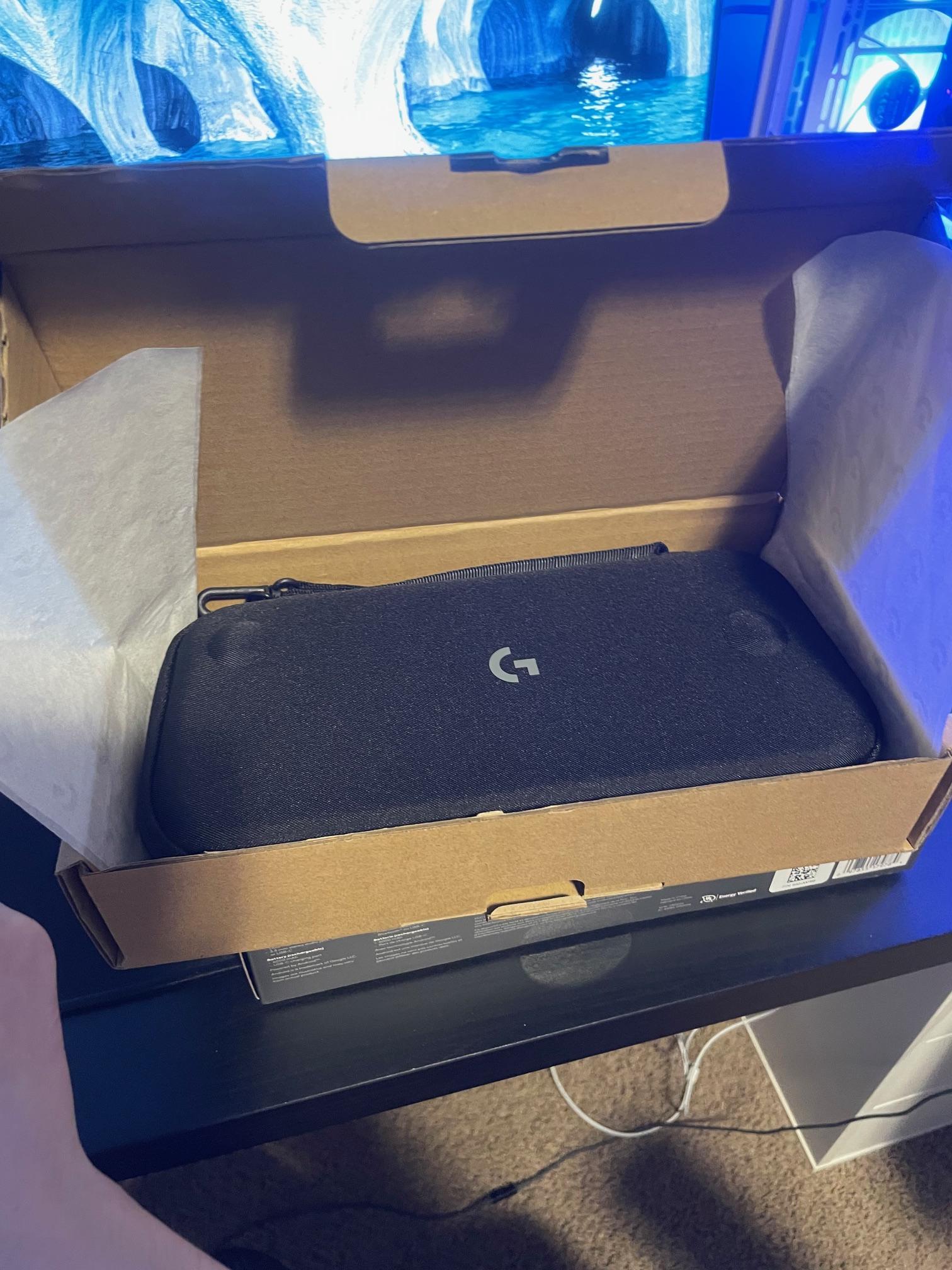 Logitech G Cloud Gaming Handheld (FREE CASE)