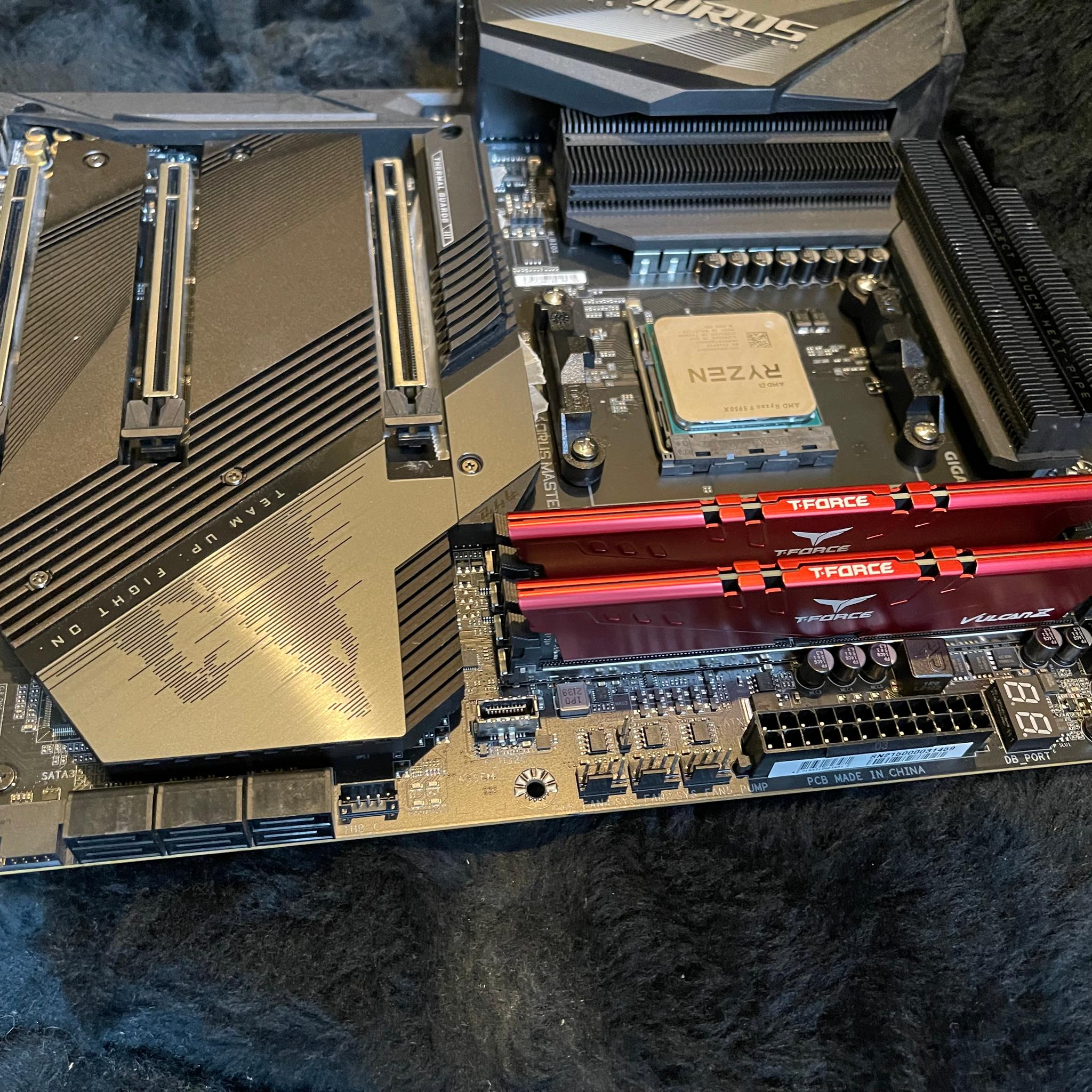 Gigabyte Aorus Master X570S / Ryzen 9 5950X / Team Group T-Force Vulcan Z 64gb (2-32gb) DDR4 3600