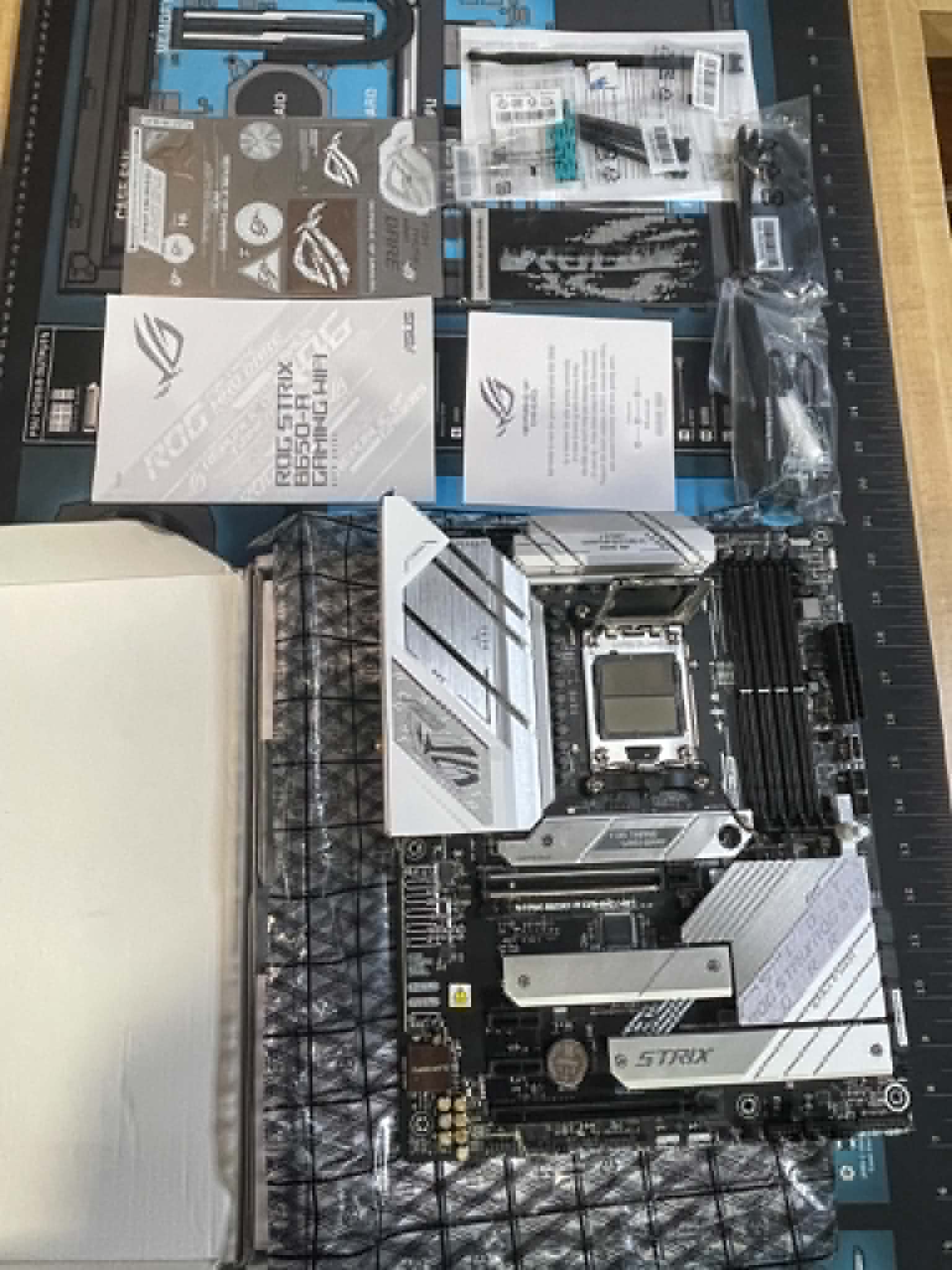 ASUS ROG Strix B650-A Gaming WiFi