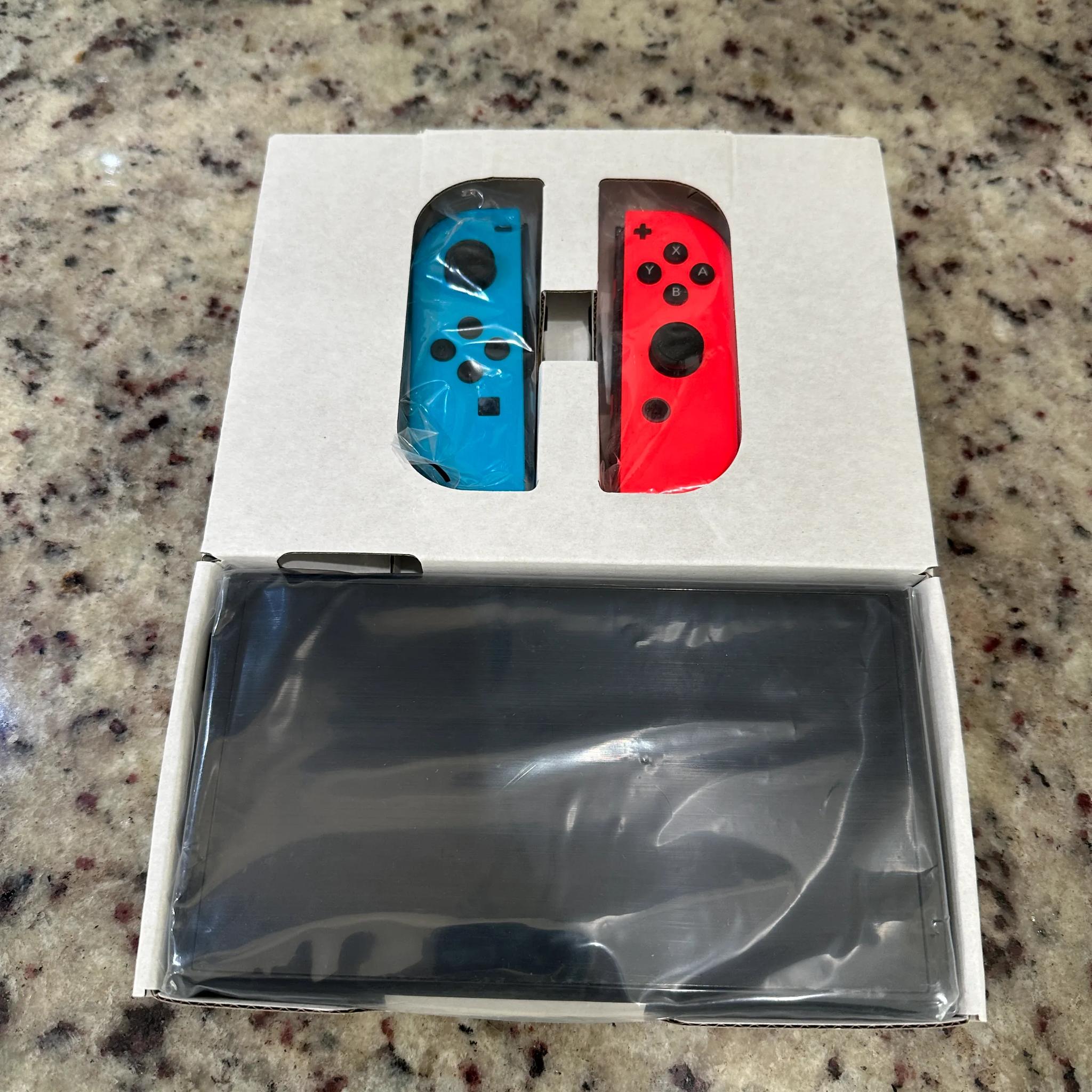 BNOB Nintendo Switch OLED - White + Loose Game