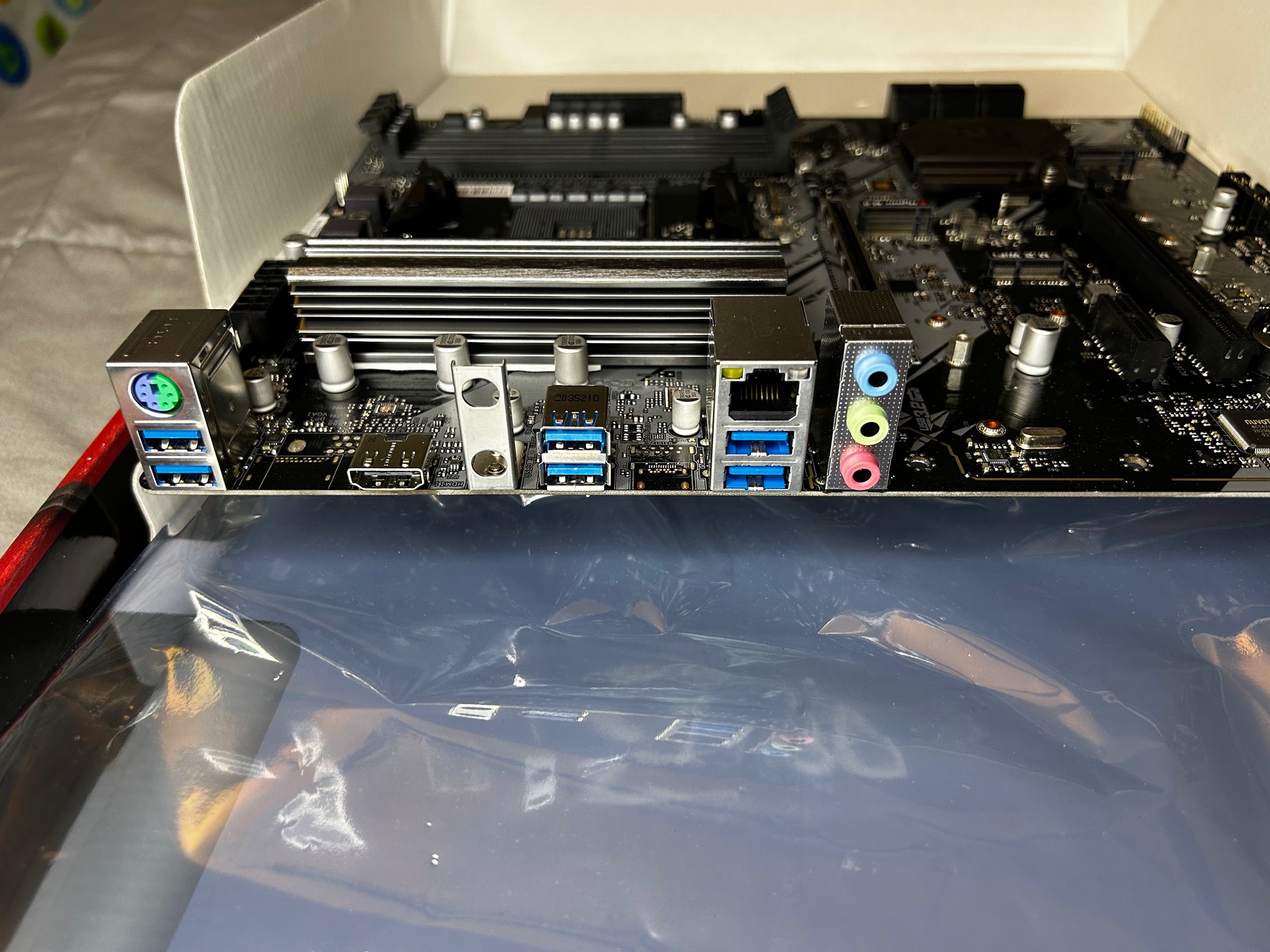 ASRock B550 Phantom Gaming 4 Supports AMD AM4 Socket Ryzen