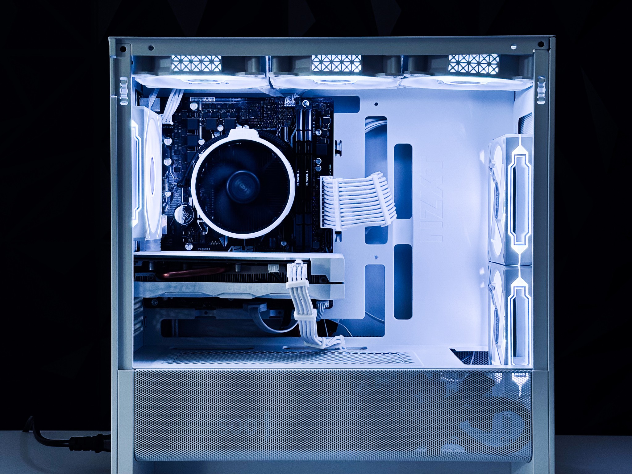 ☁️🤍 GTX 1660 / Ryzen 5 2600 / 16GB / 512GB 🤍☁️