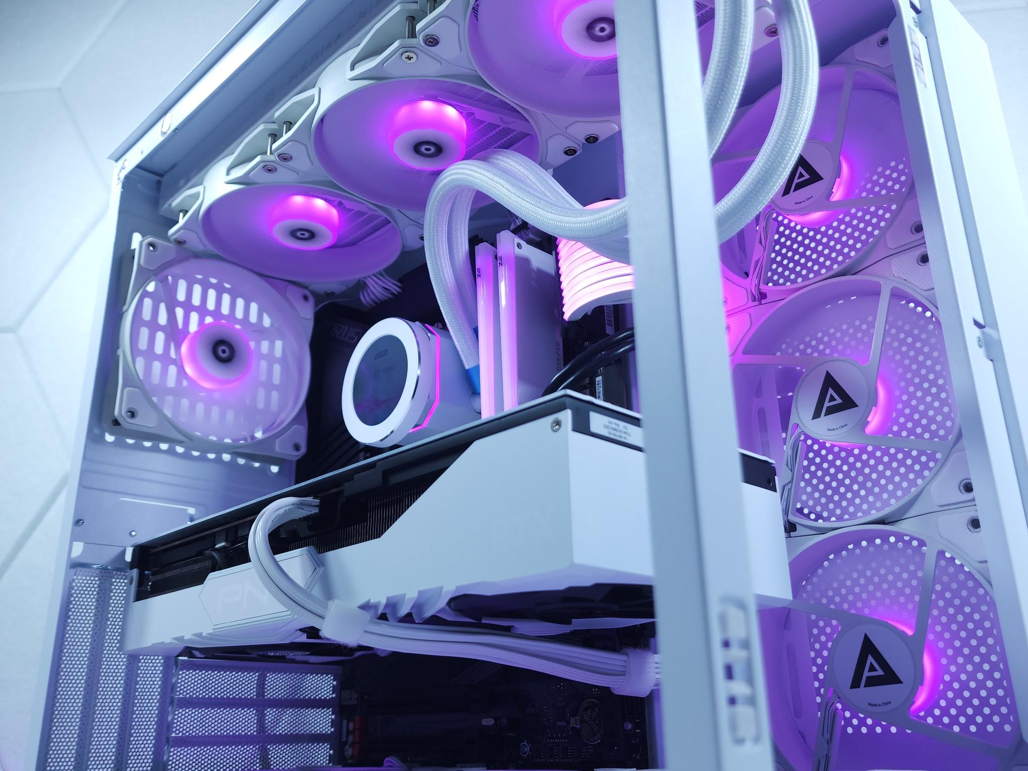 💜🤍RTX 4090 | i9 13900K | 32GB 6000MHz | 6TB NVMe + SSD*