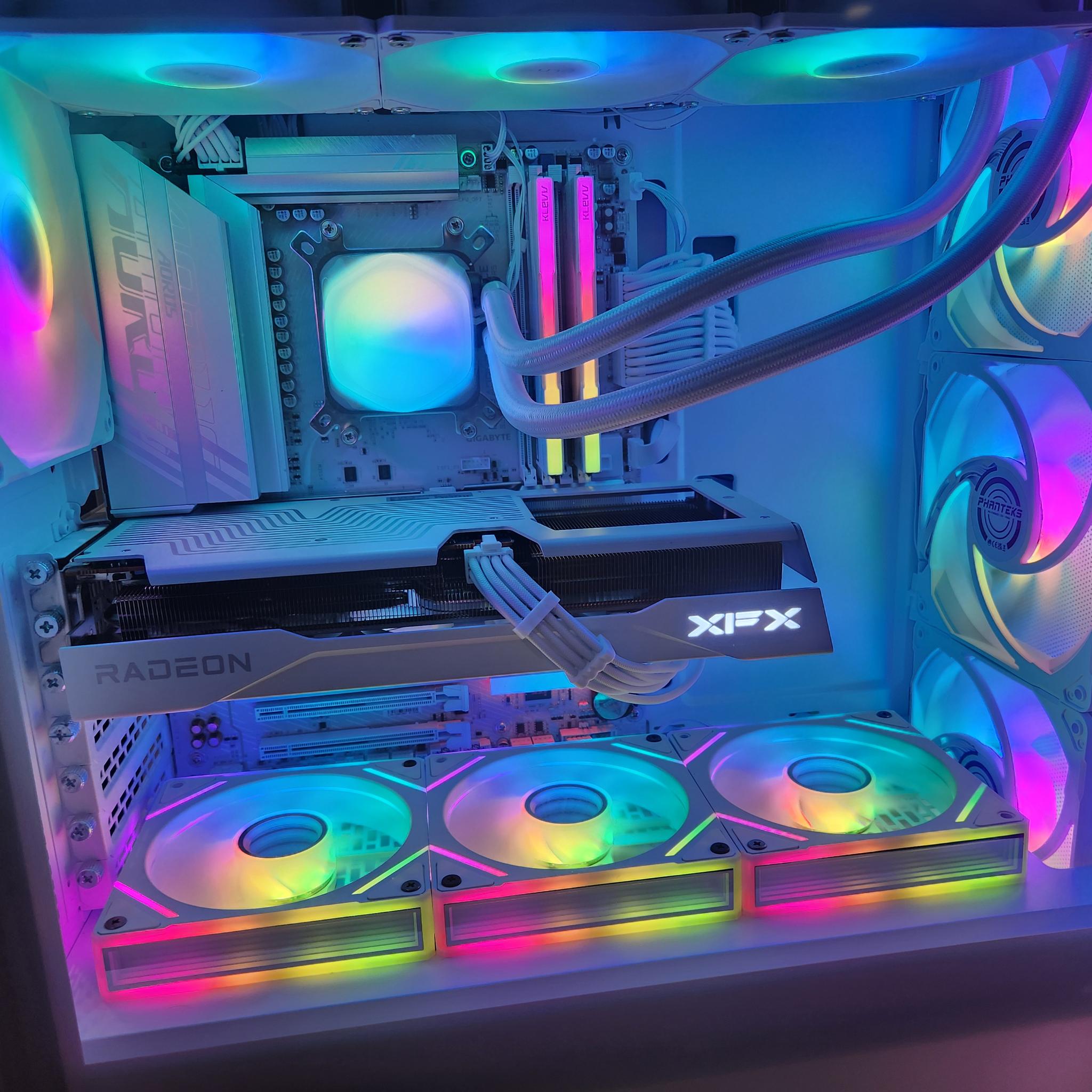 [ALL-WHITE/ICE GAMING PC] Ryzen 7 7800X3D | 4TB NVMe | 32GB DDR5 | Wi-Fi 7