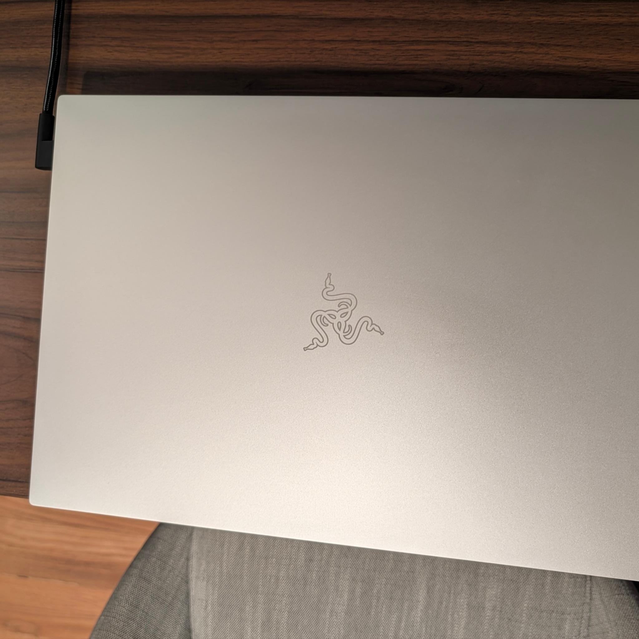 Razer Blade 18 (2024) - RTX 4090 | i9-14900HX | 32GB RAM | 3TB SSD | 1600p 300Hz Mini-LED