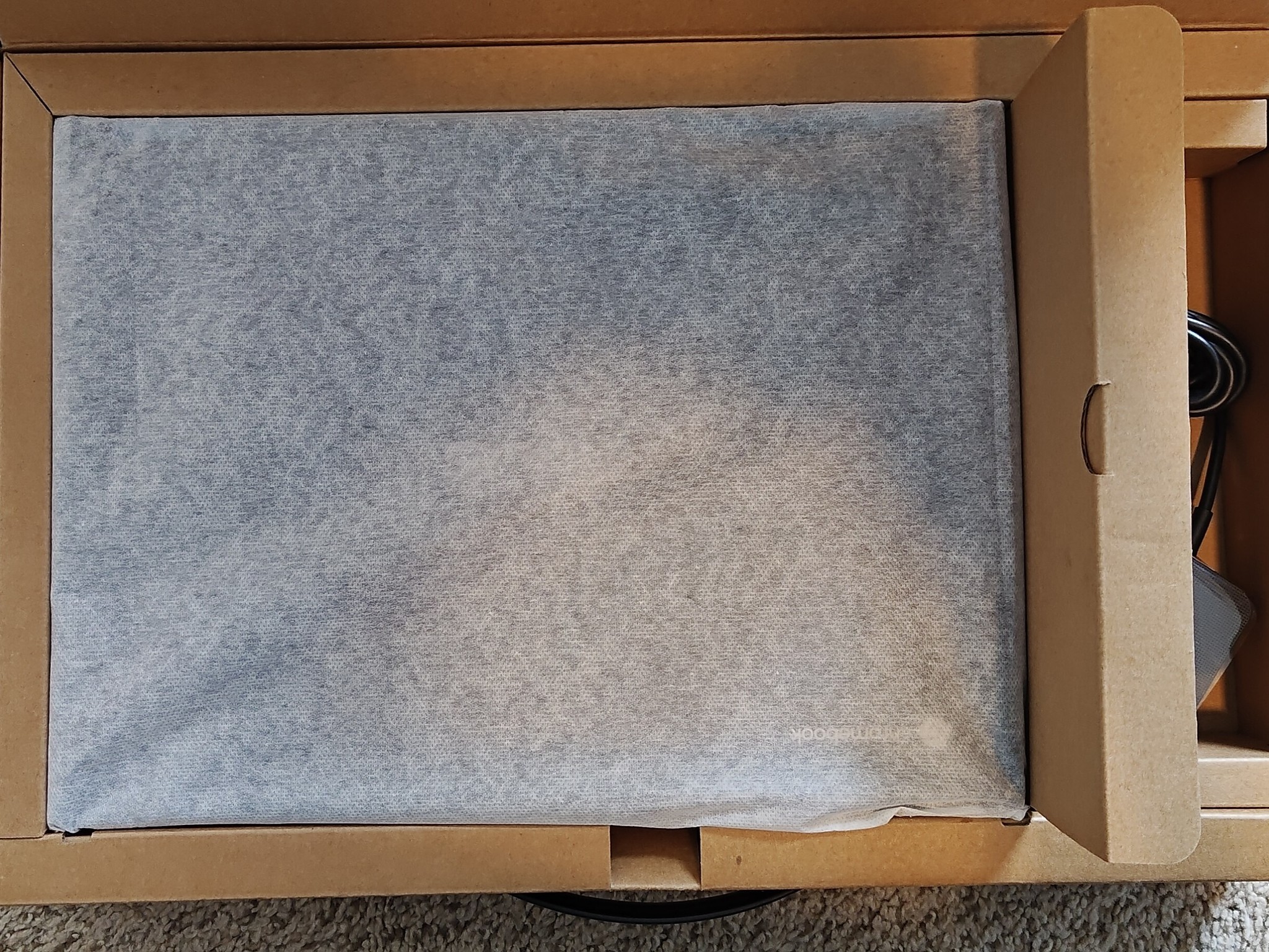ASUS 14" 2-in-1 Chromebook - AMD Ryzen 3 7320C - 8GB RAM - 128GB SSD - LIKE NEW + FREE SHIPPING!