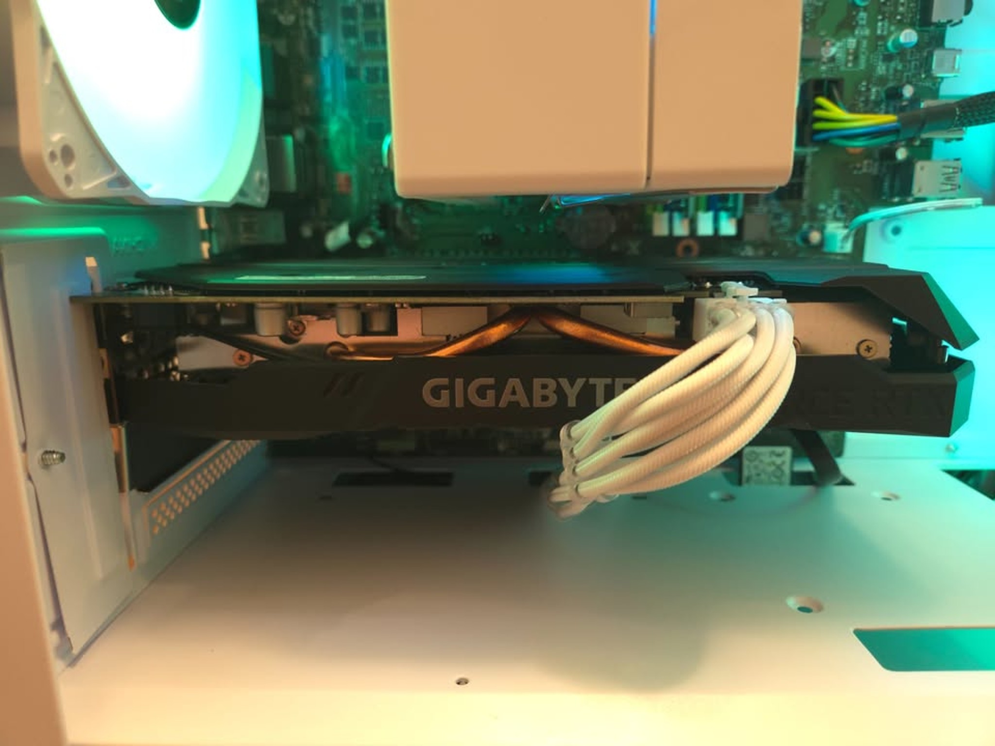 Custom White Gaming PC – i7-10700 / RTX 2060 – Fully Tested