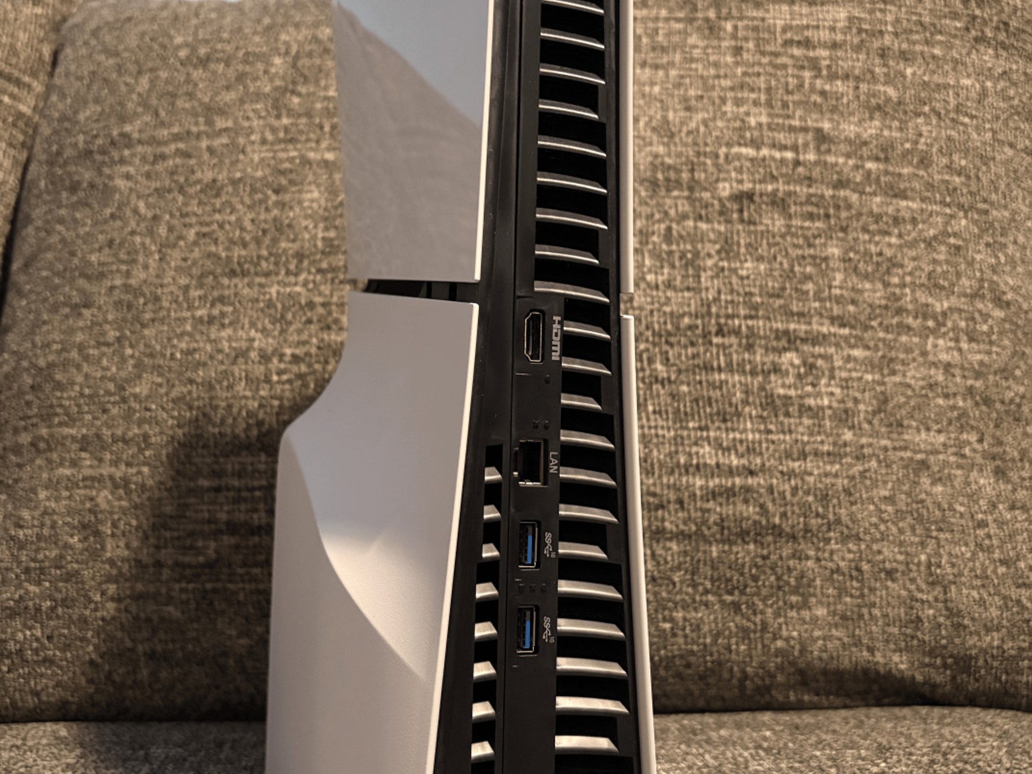 PS5 Disc Edition 1TB + 2x PS5 Controllers + 4 GAMES [SF6 + FFVII Remake + Astro Bot + Bloodborne]
