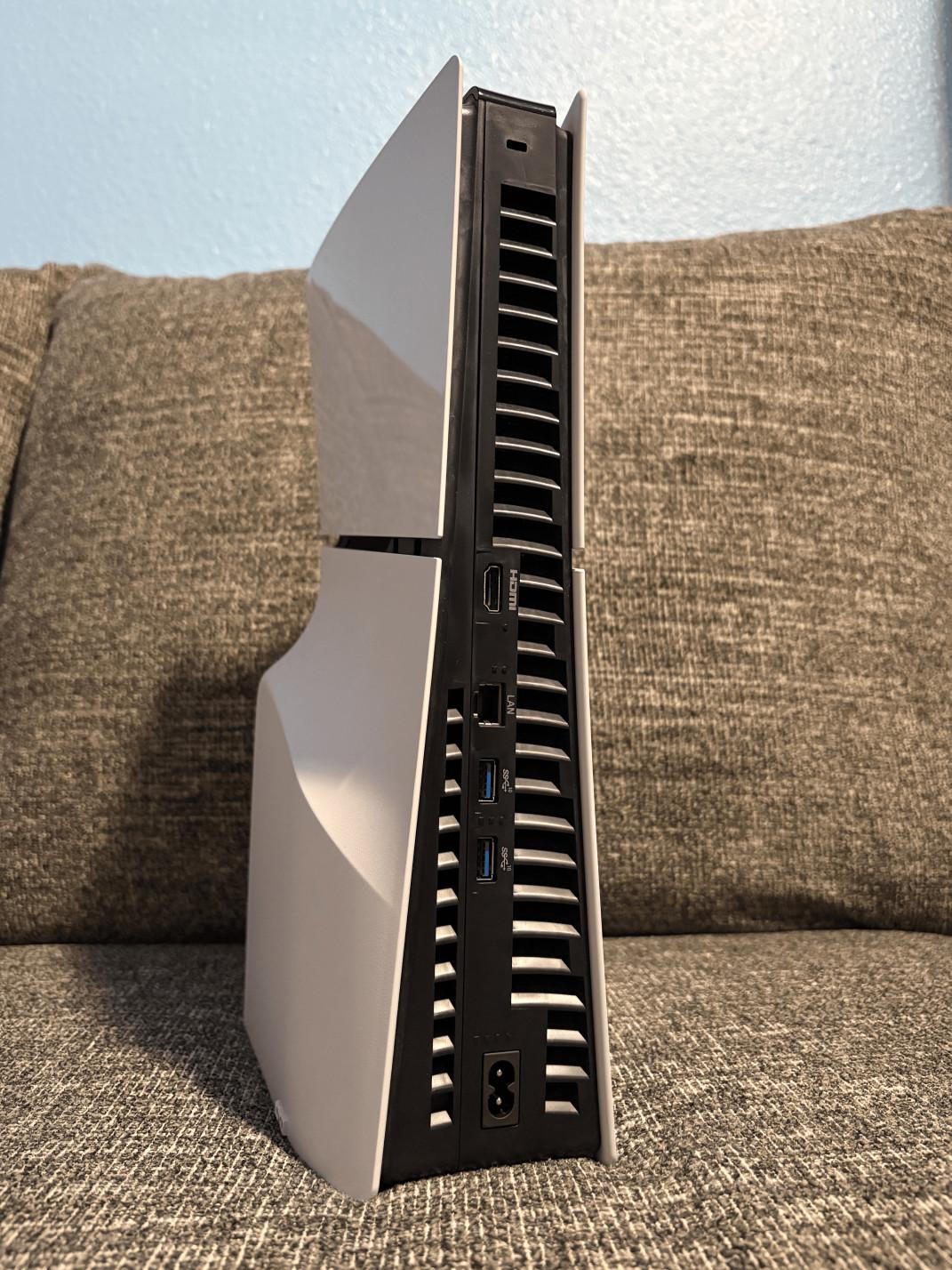 PS5 Disc Edition 1TB + 2x PS5 Controllers + 4 GAMES [SF6 + FFVII Remake + Astro Bot + Bloodborne]