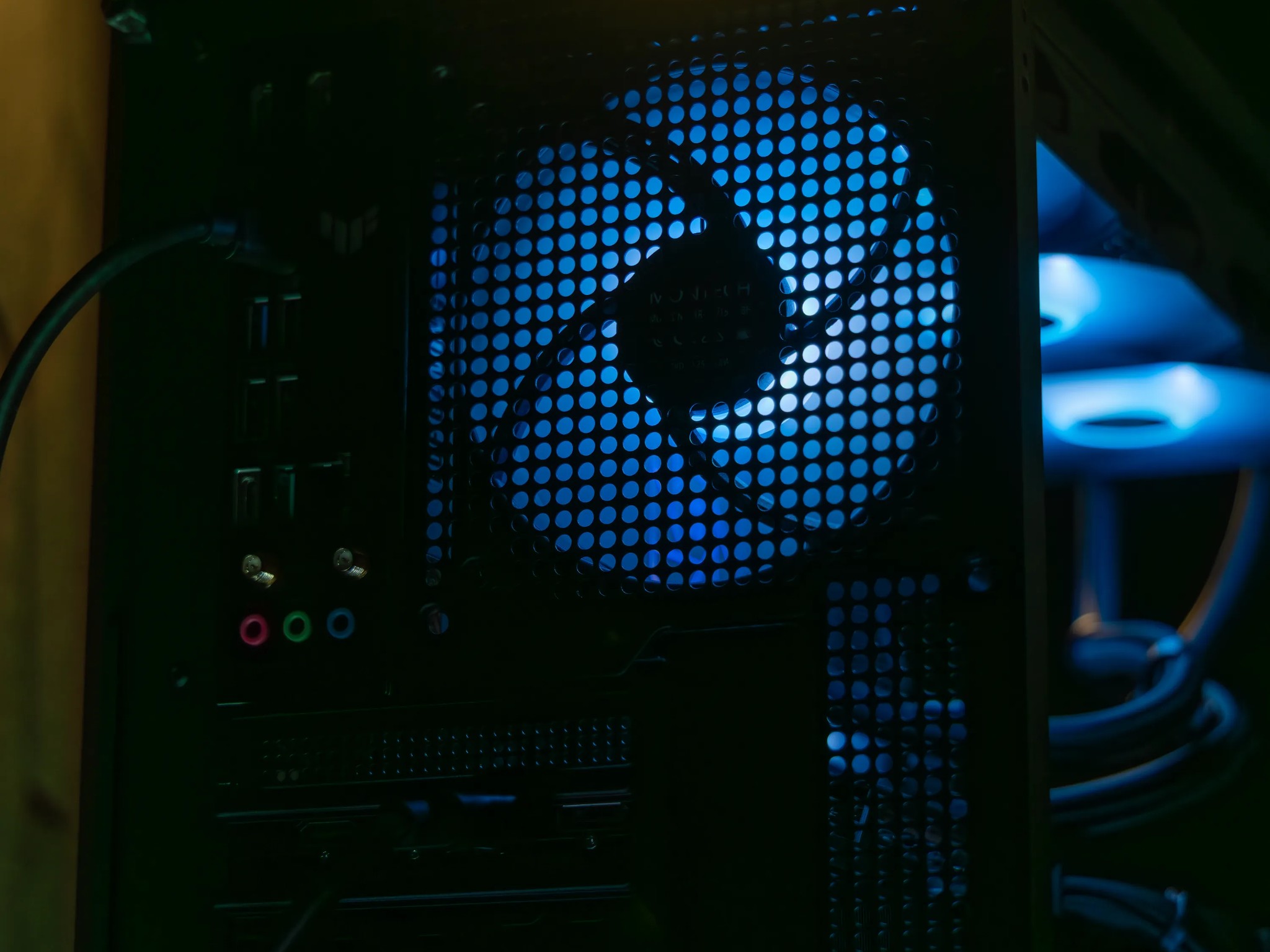 🌪️ Typhon 🌪️ RX 9070XT / AMD R7 7800X3D / 2TB NVME / 32GB DDR5 RAM / 360 AIO / Windows 11 Pro