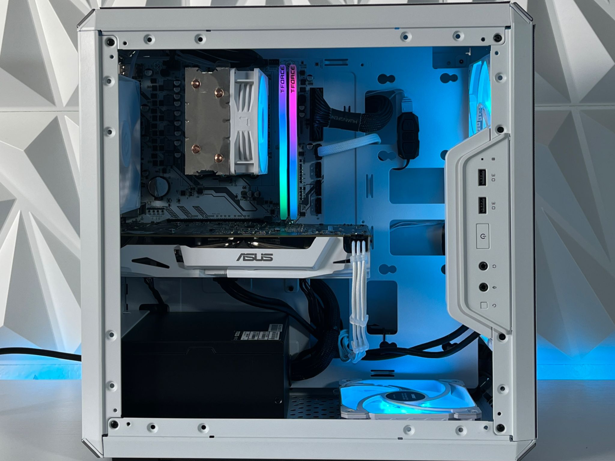 GTX 1060 6GB, Ryzen 7 1700X, 16GB 3600MHz | White RGB Gaming Computer