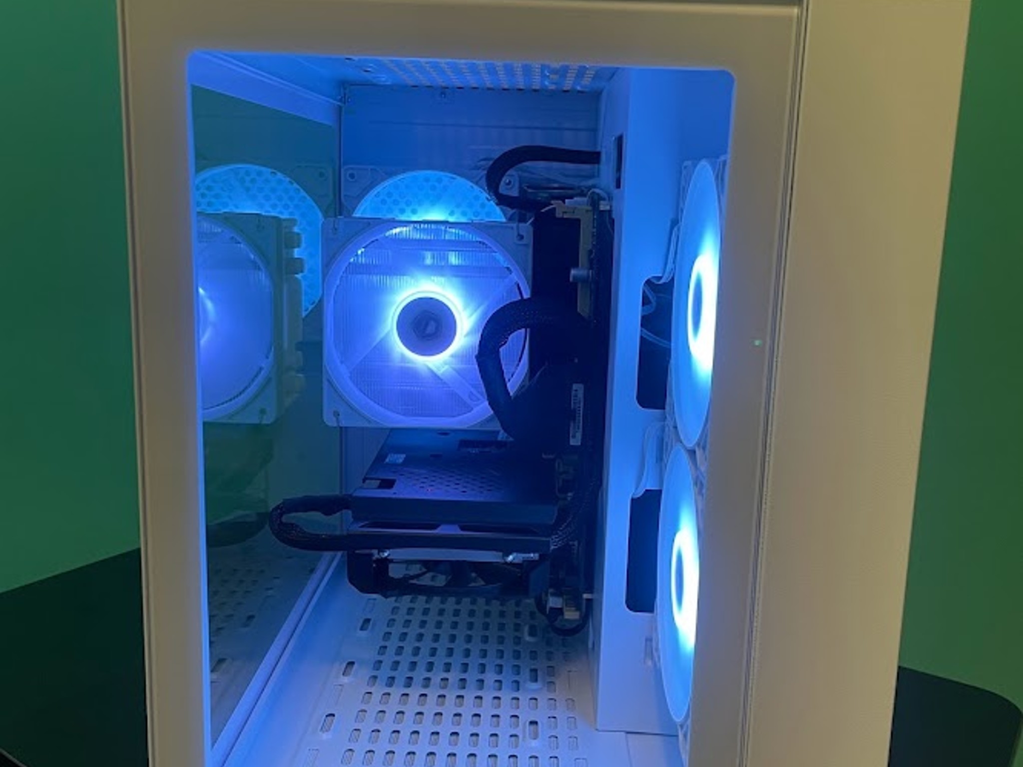 GLASSY White Gaming PC| Intel i5 / Amd RX580 / 8GB / 500GB SSD Win 10 Pro WiFi