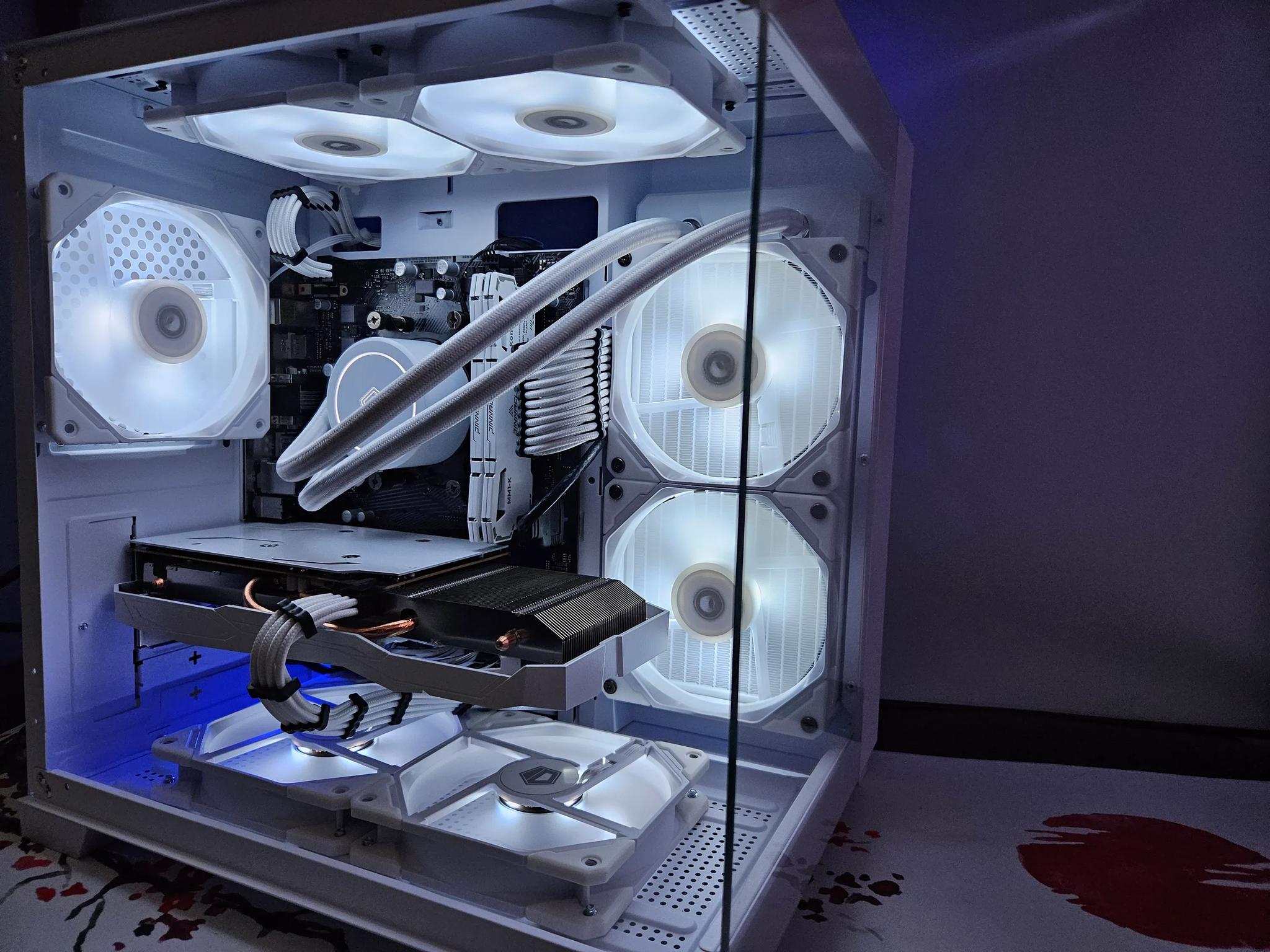 Arctic Beast Liquid cooled RIG Ryzen 7 5700G/ 32GB RAM/ 2TB SSD/ AMD RX6600