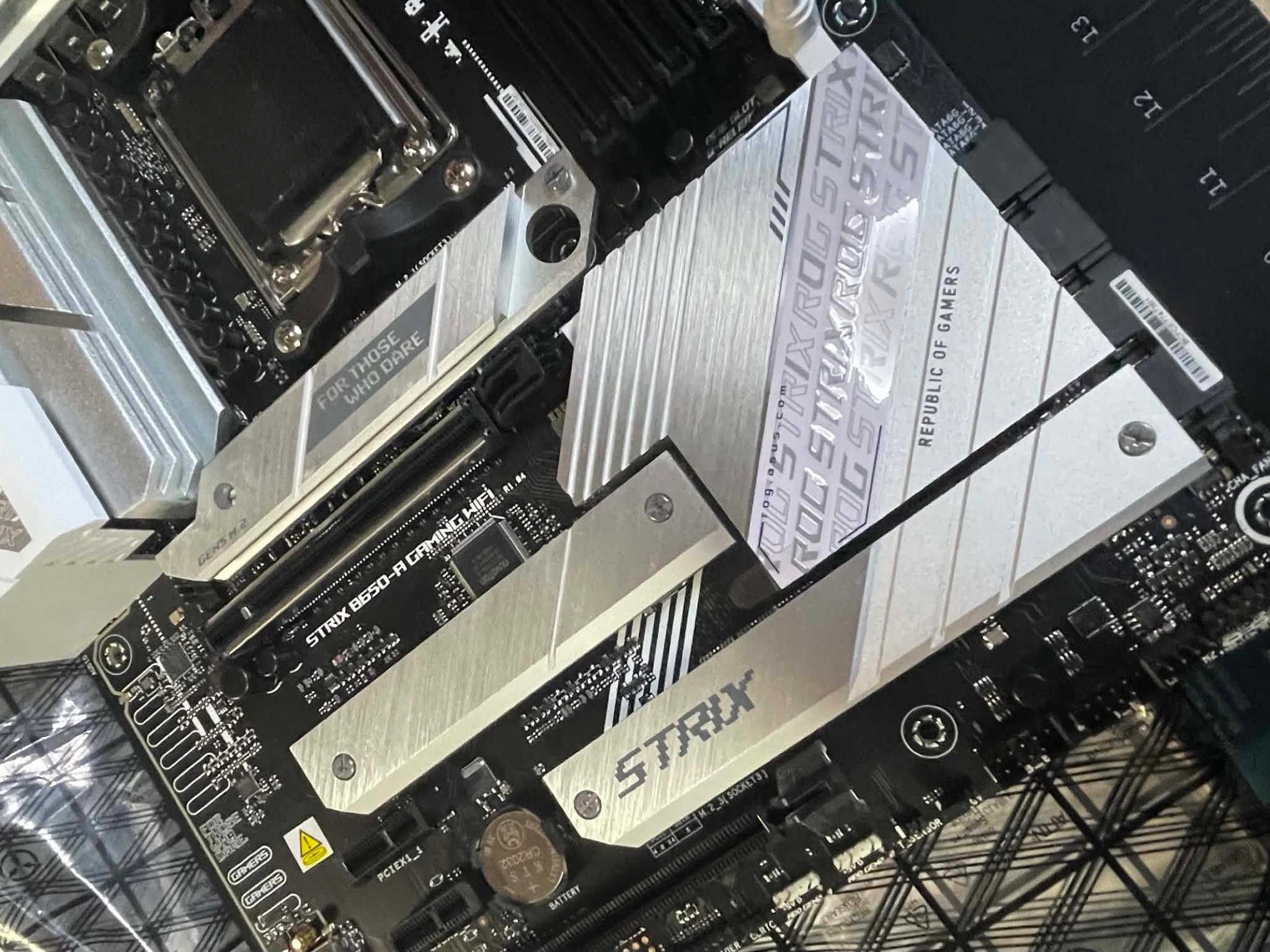 ASUS ROG Strix B650-A Gaming WiFi