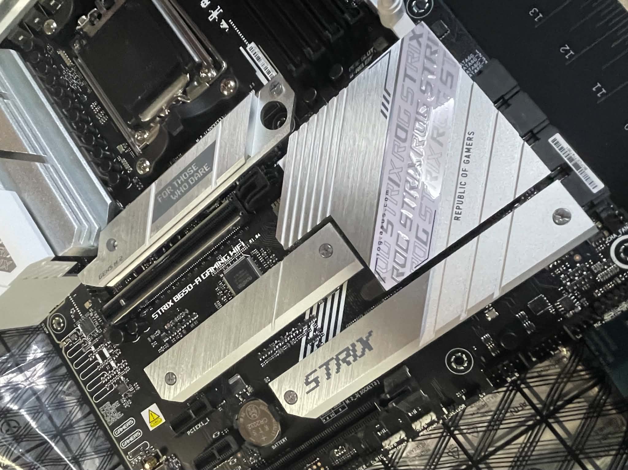 ASUS ROG Strix B650-A Gaming WiFi